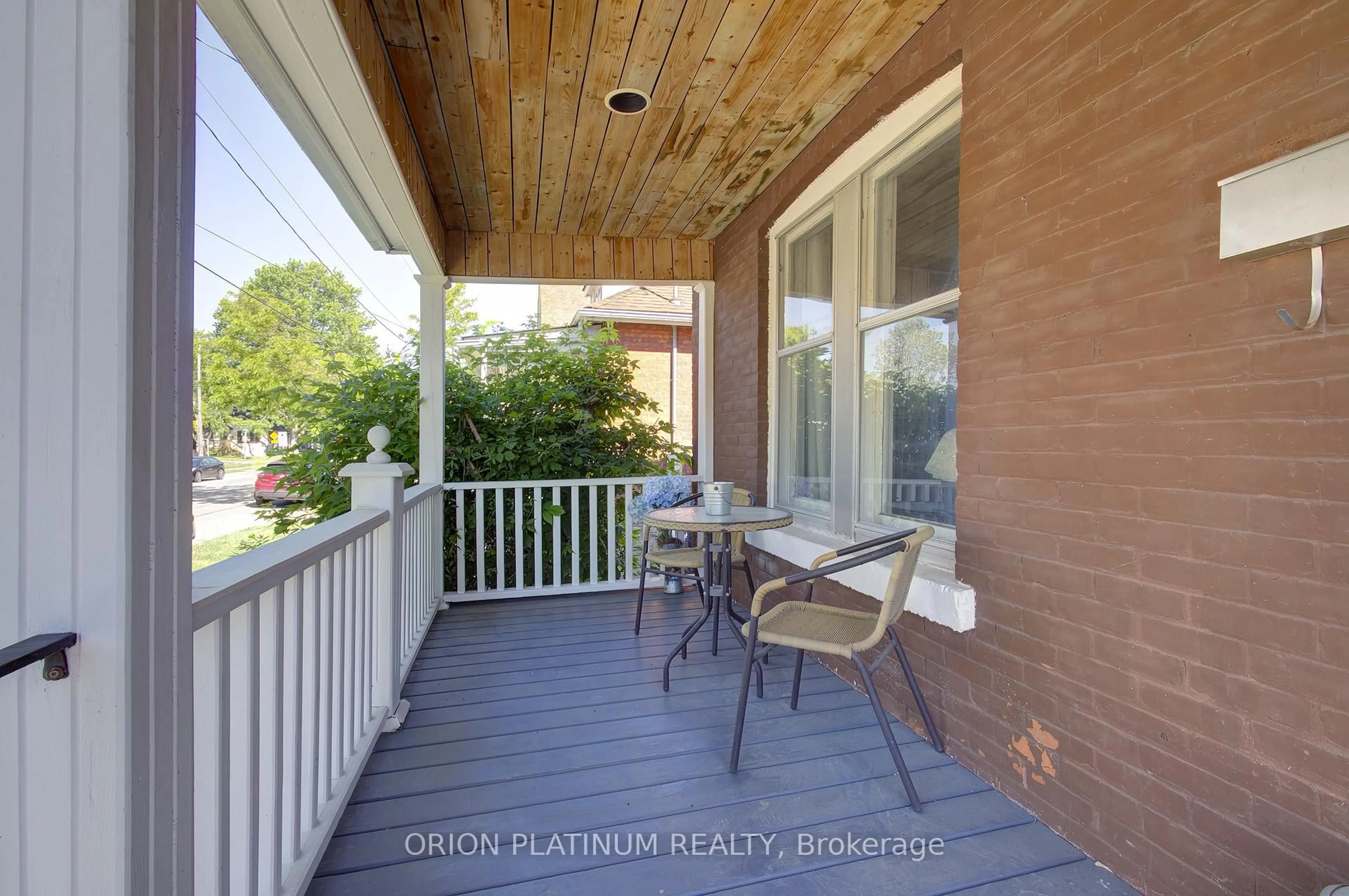 Patio, street for 164 Catharine Ave, Brantford Ontario N3T 1Y7