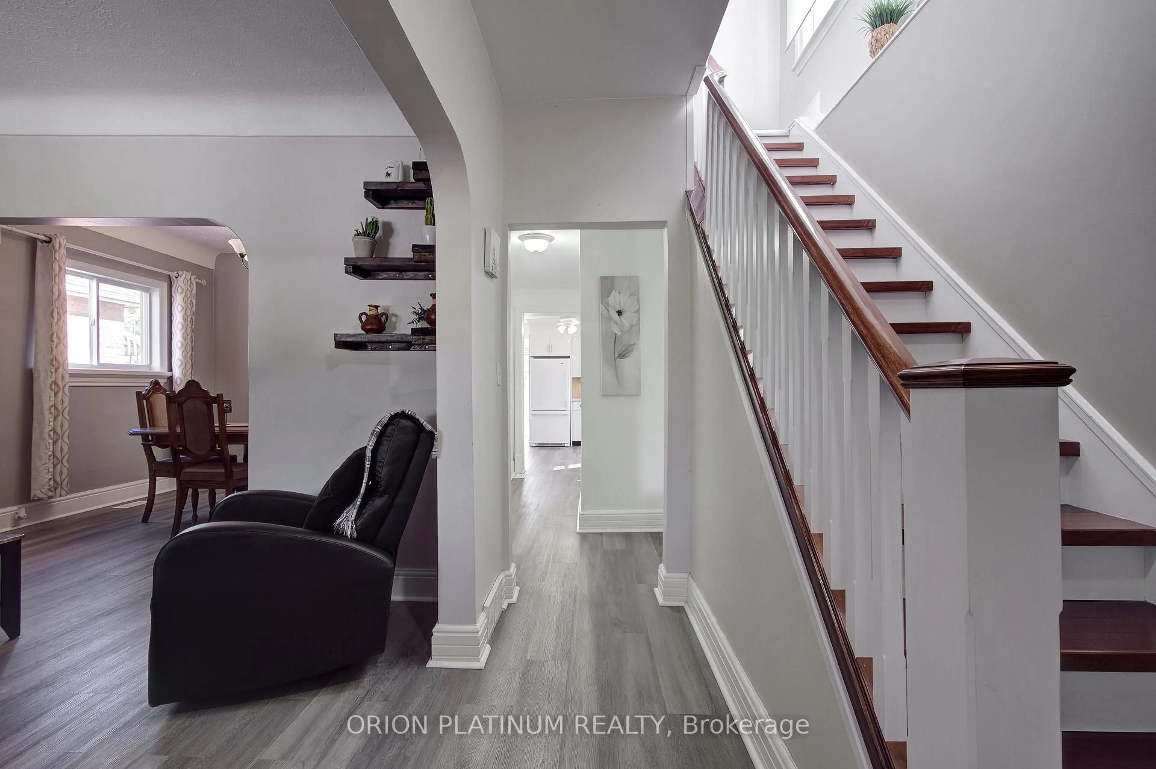 Indoor entryway for 164 Catharine Ave, Brantford Ontario N3T 1Y7
