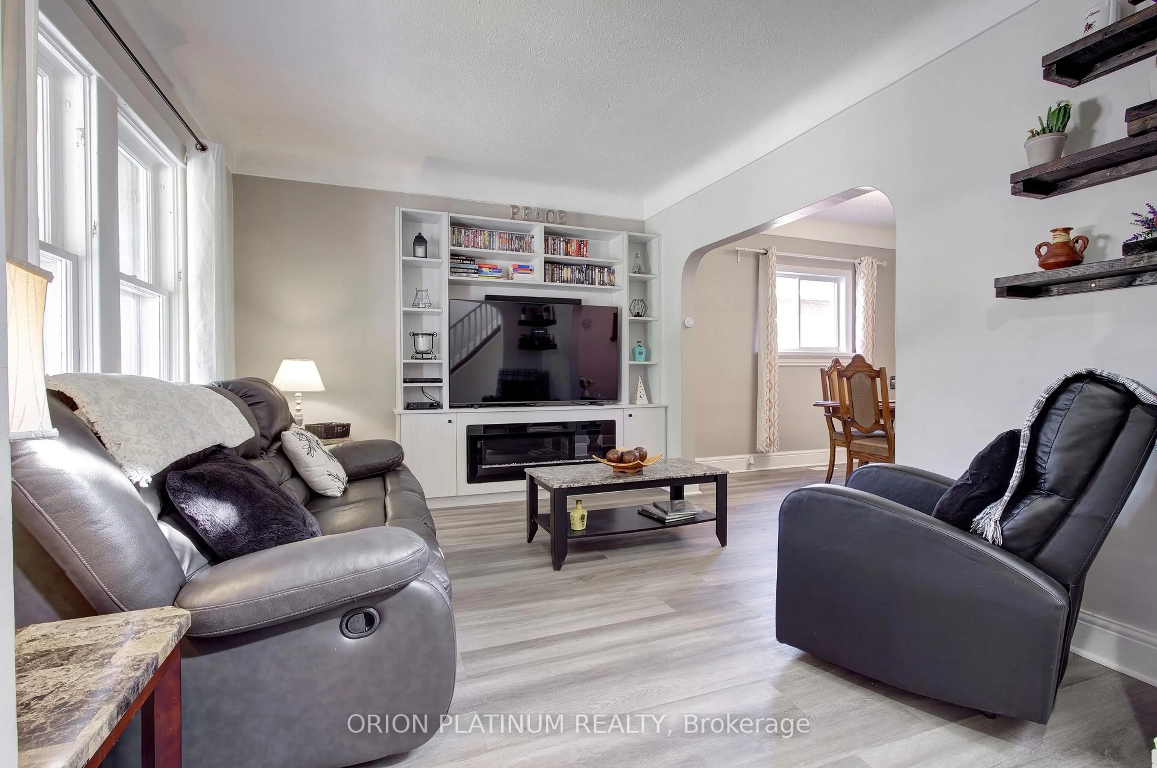 Living room with furniture, wood/laminate floor for 164 Catharine Ave, Brantford Ontario N3T 1Y7