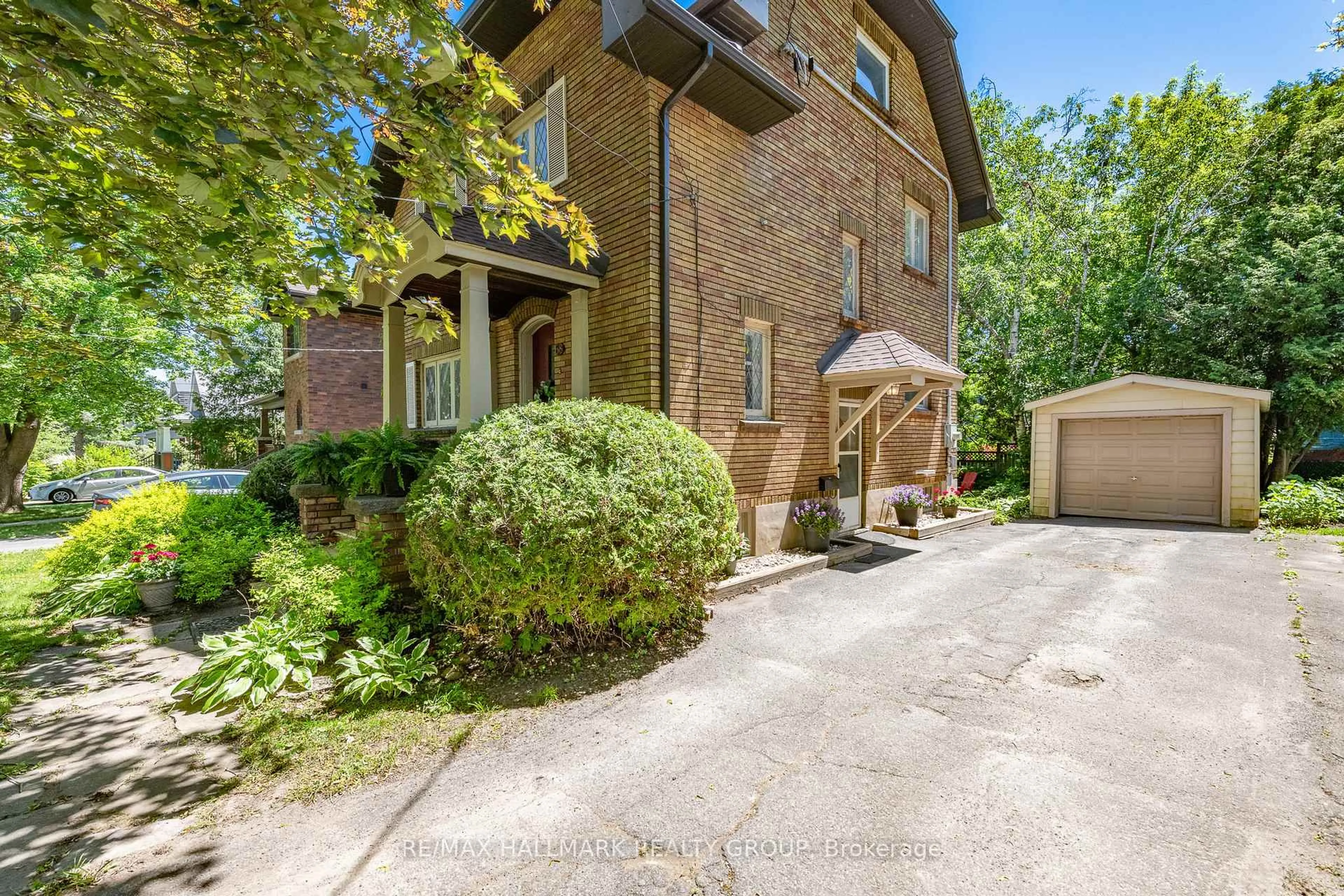 Unknown for 68 Kenora St, Ottawa Ontario K1Y 3L1