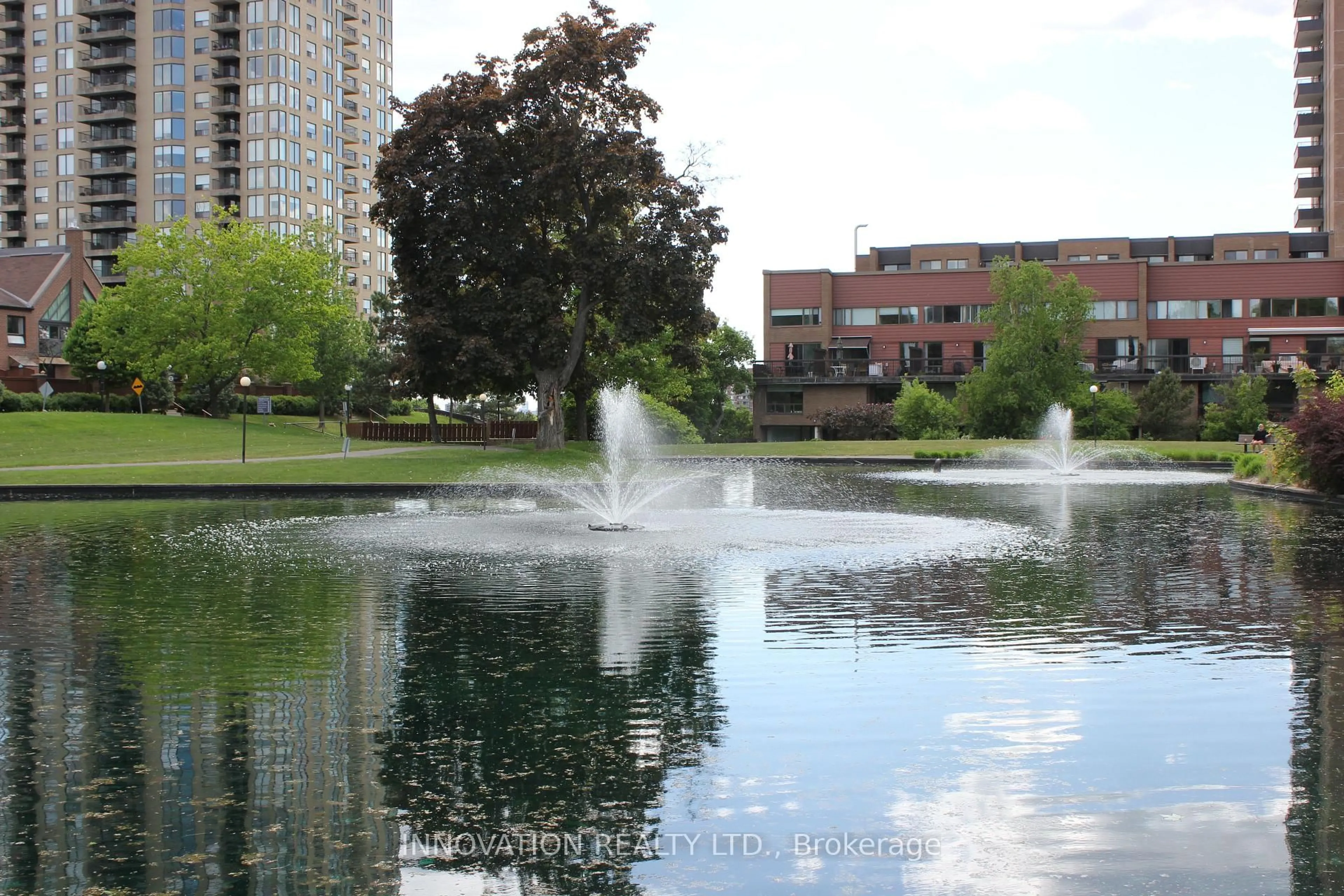 Blurry image for 260 Brittany Dr #203, Ottawa Ontario K1K 4M2
