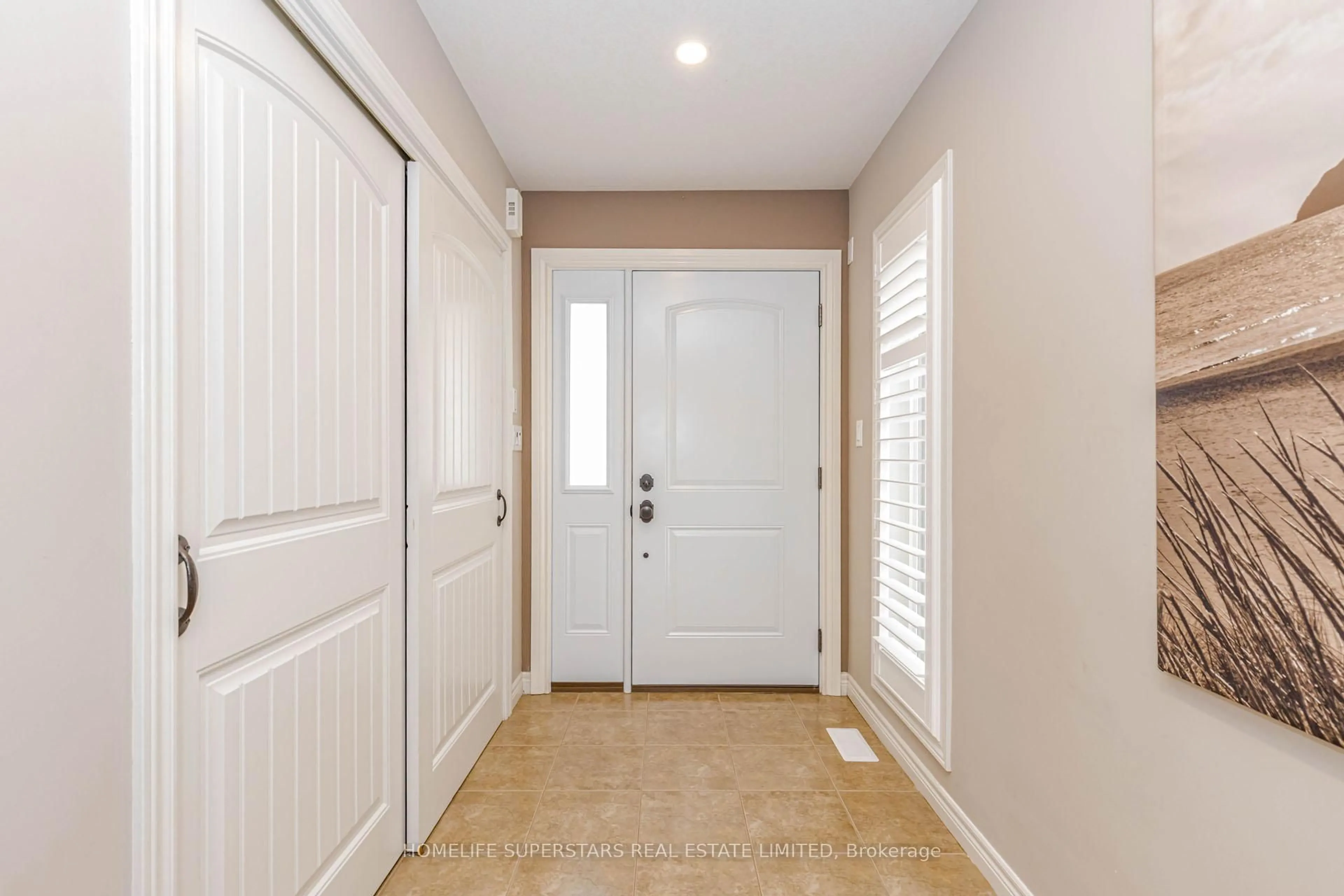 Indoor entryway for 94 Forest Creek Dr, Kitchener Ontario N2R 0B5