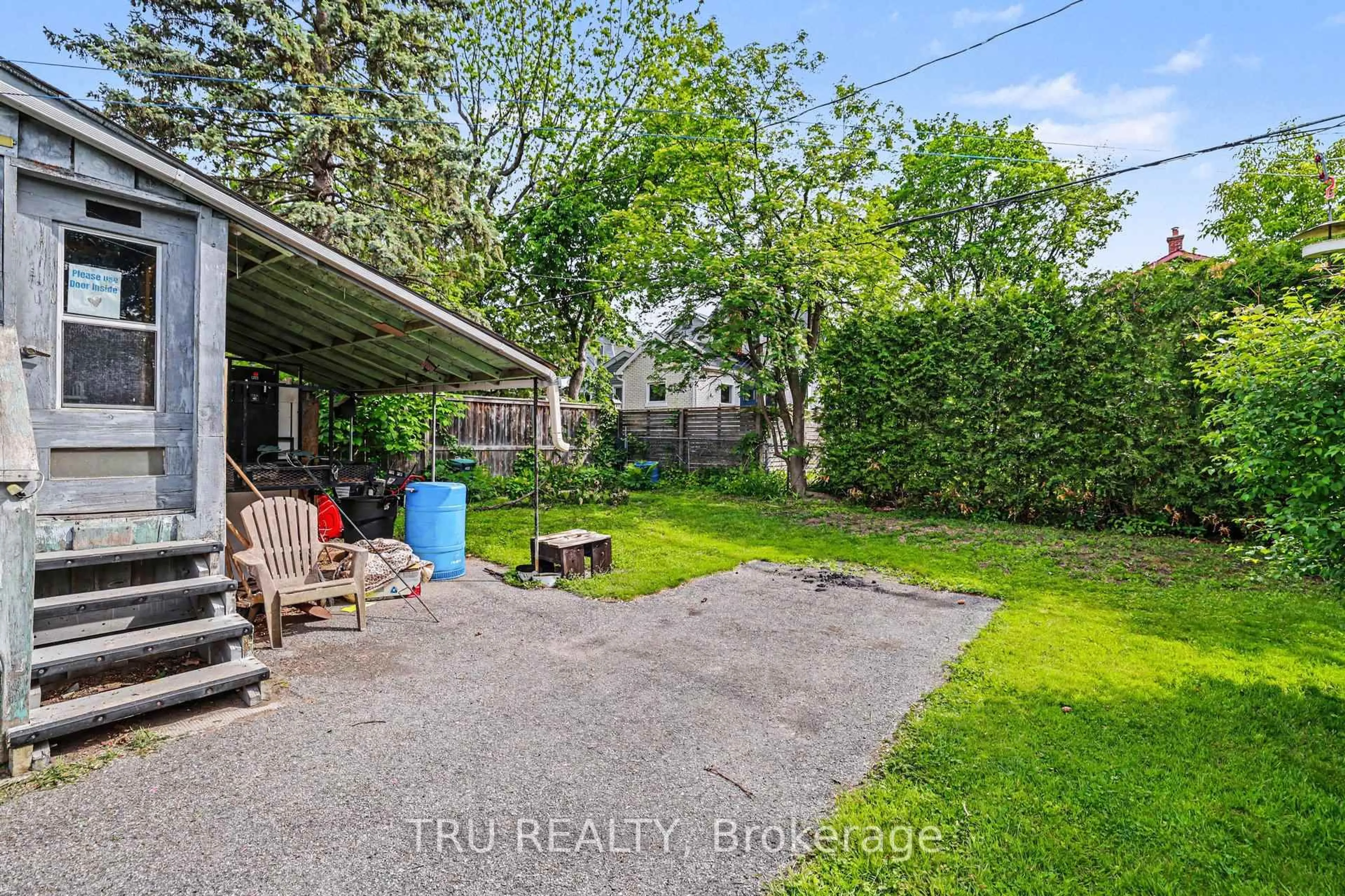 Patio, street for 23 Anna Ave, Ottawa Ontario K1Z 7T5