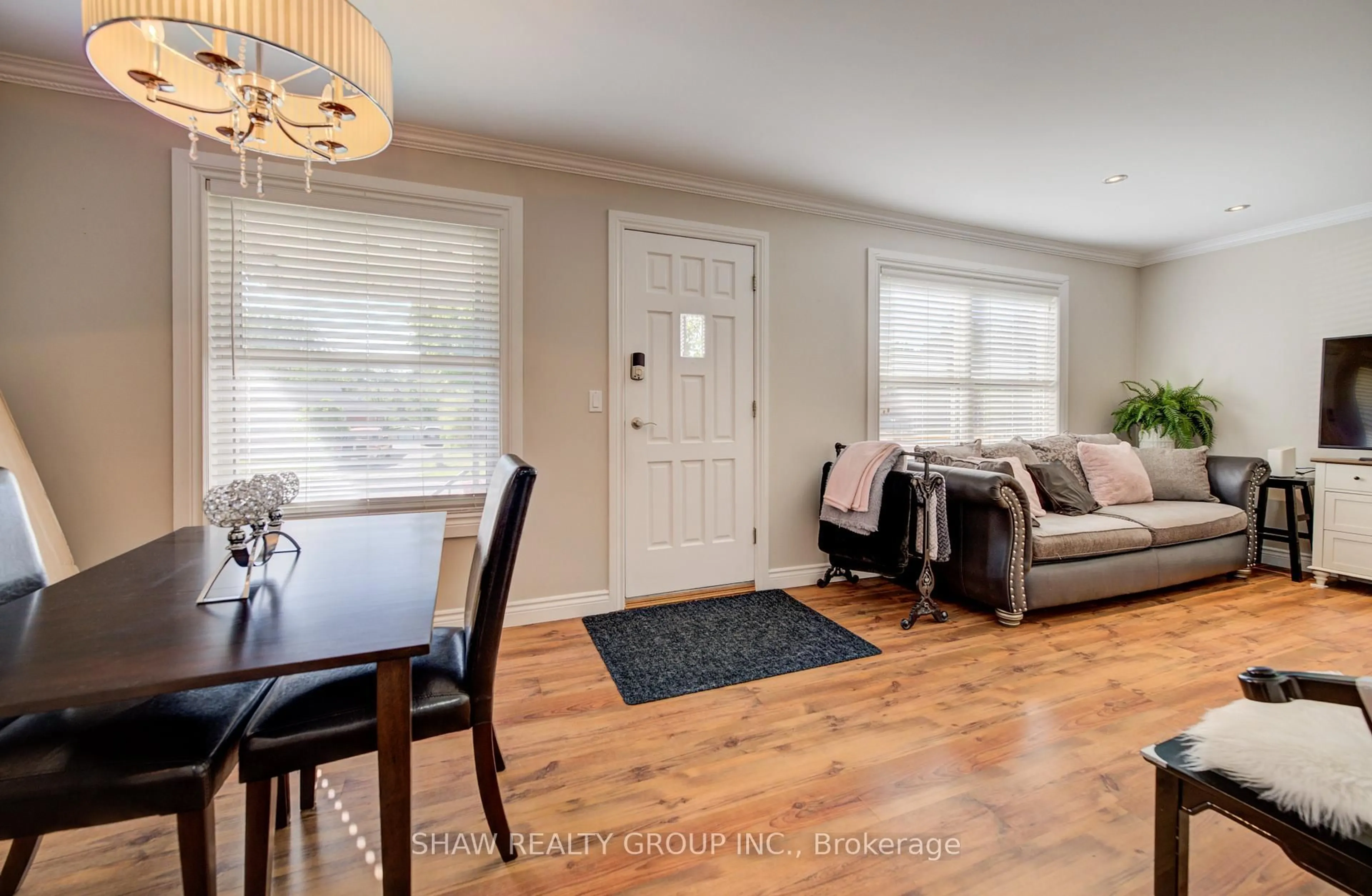 Living room with furniture, wood/laminate floor for 157 Fifth Ave, Kitchener Ontario N2C 1P6