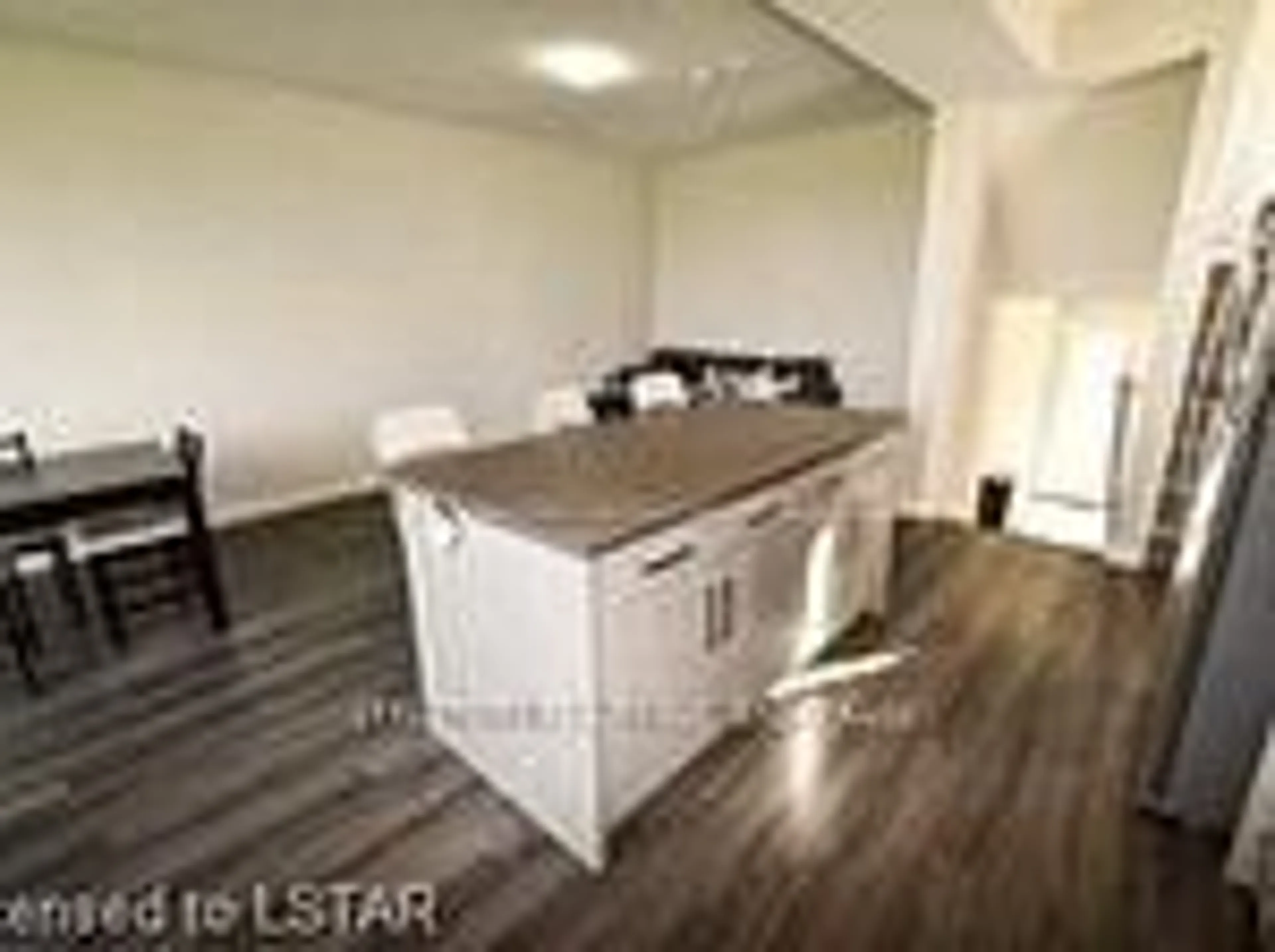 A pic of a room for 939 West Village Sq, London North Ontario N6H 5J9