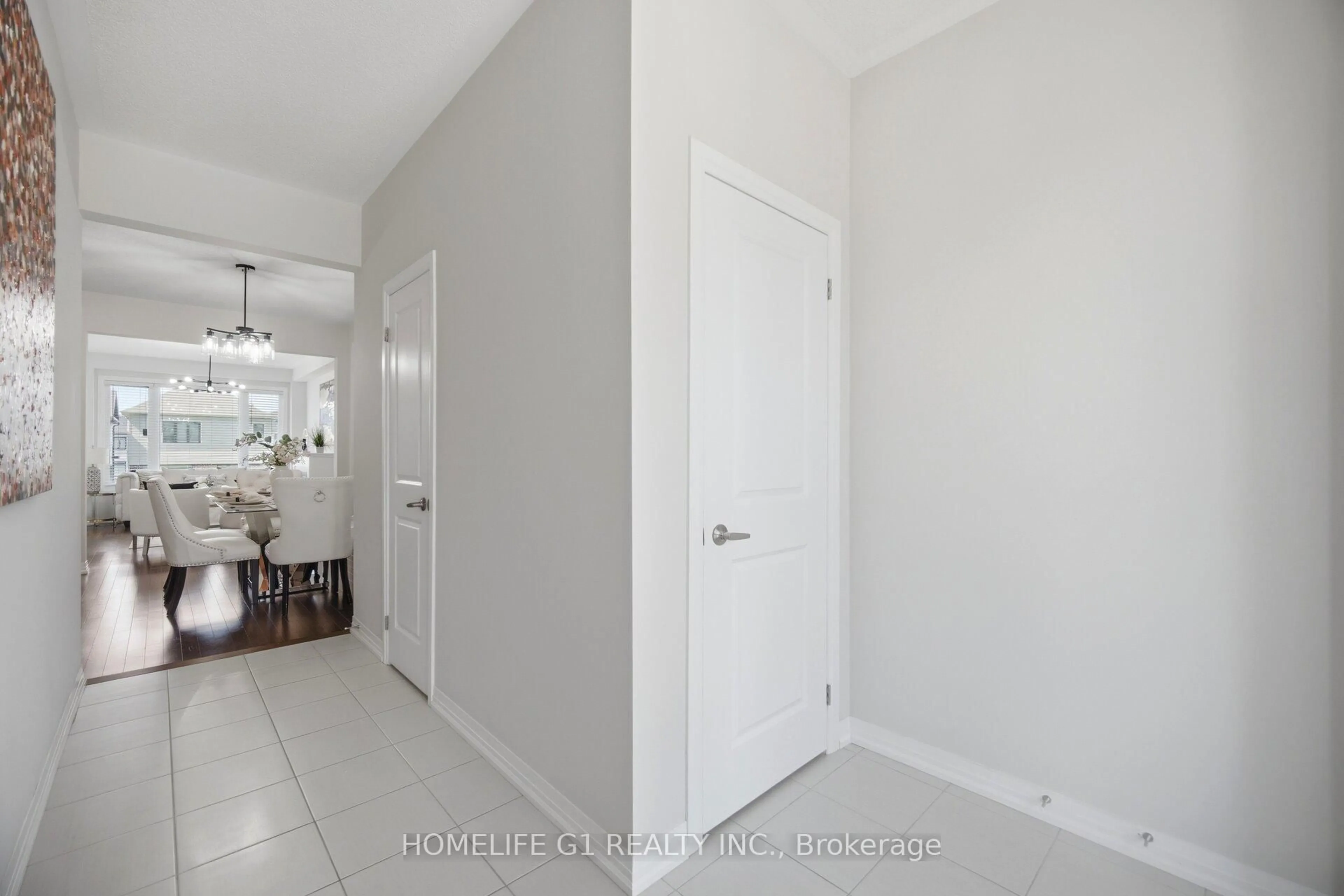 Indoor entryway for 127 Fairey Cres, Hamilton Ontario L0R 1W0