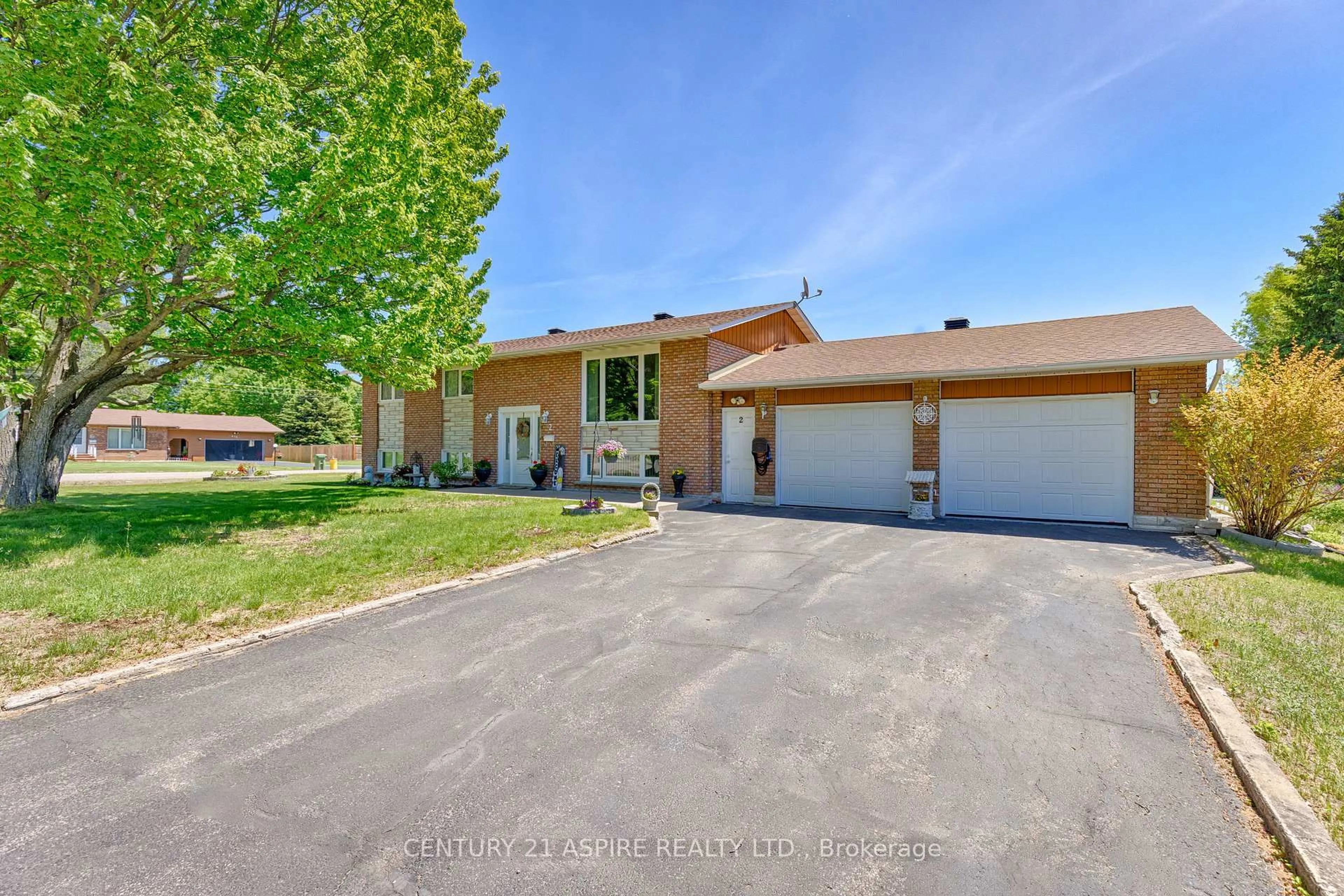 A pic from outside/outdoor area/front of a property/back of a property/a pic from drone, street for 2 Doris St, Pembroke Ontario K8A 7V1
