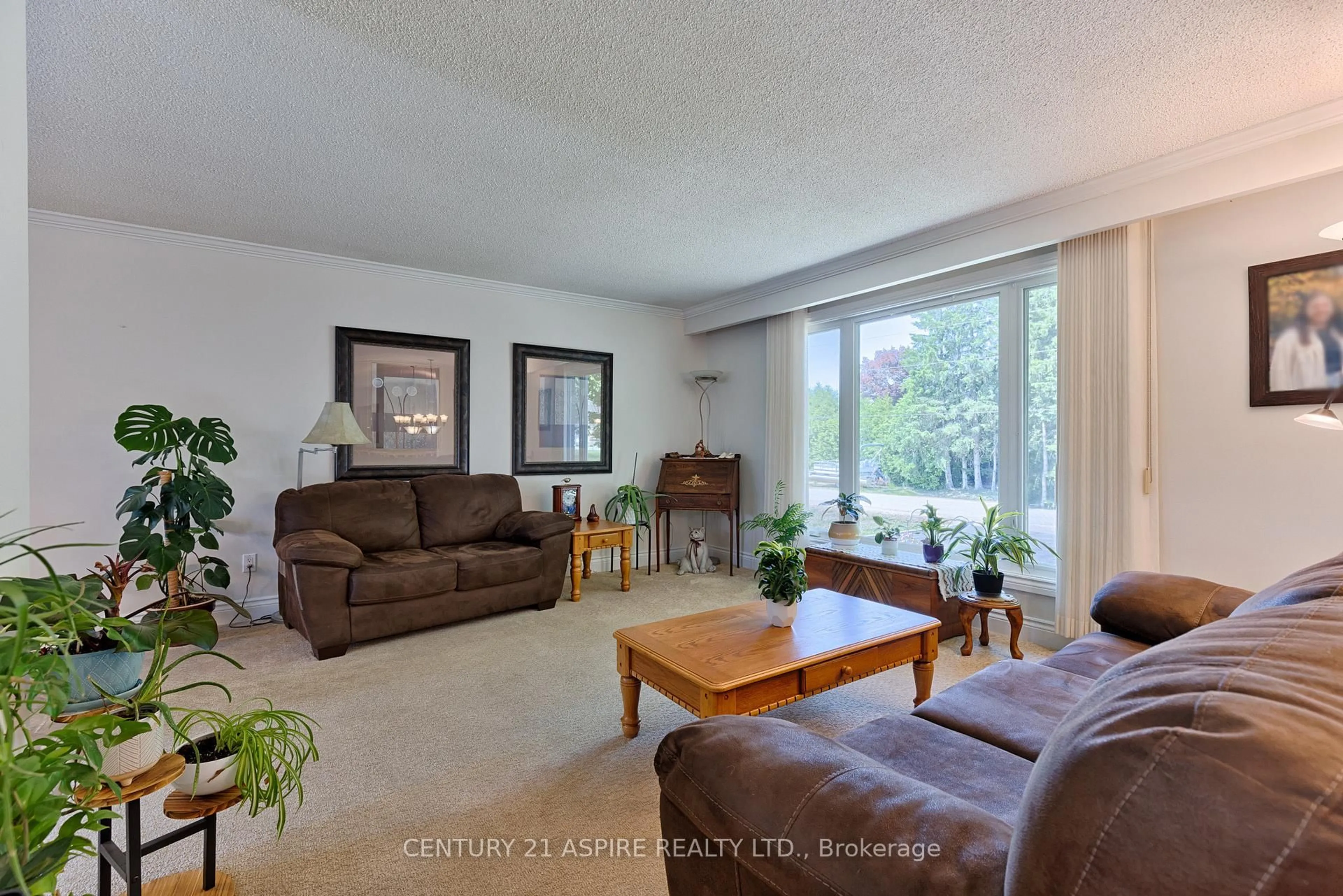 Living room with furniture, unknown for 2 Doris St, Pembroke Ontario K8A 7V1