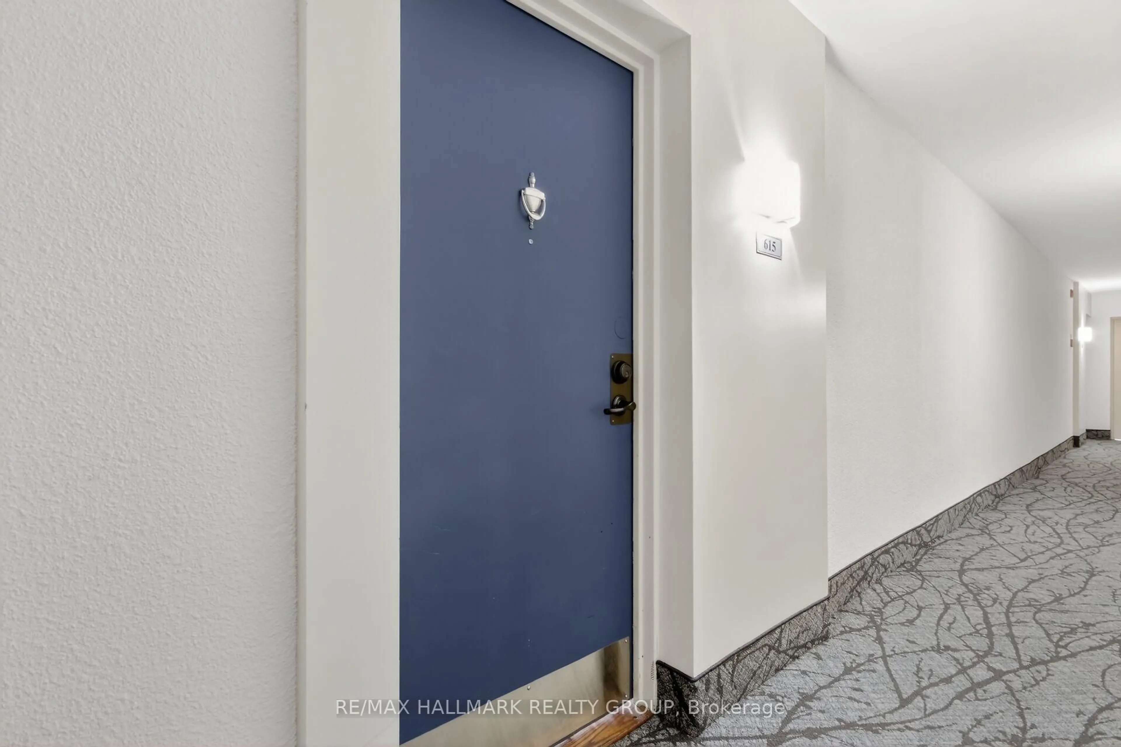 Indoor foyer for 1485 Baseline Rd #615, Ottawa Ontario K2C 3L8