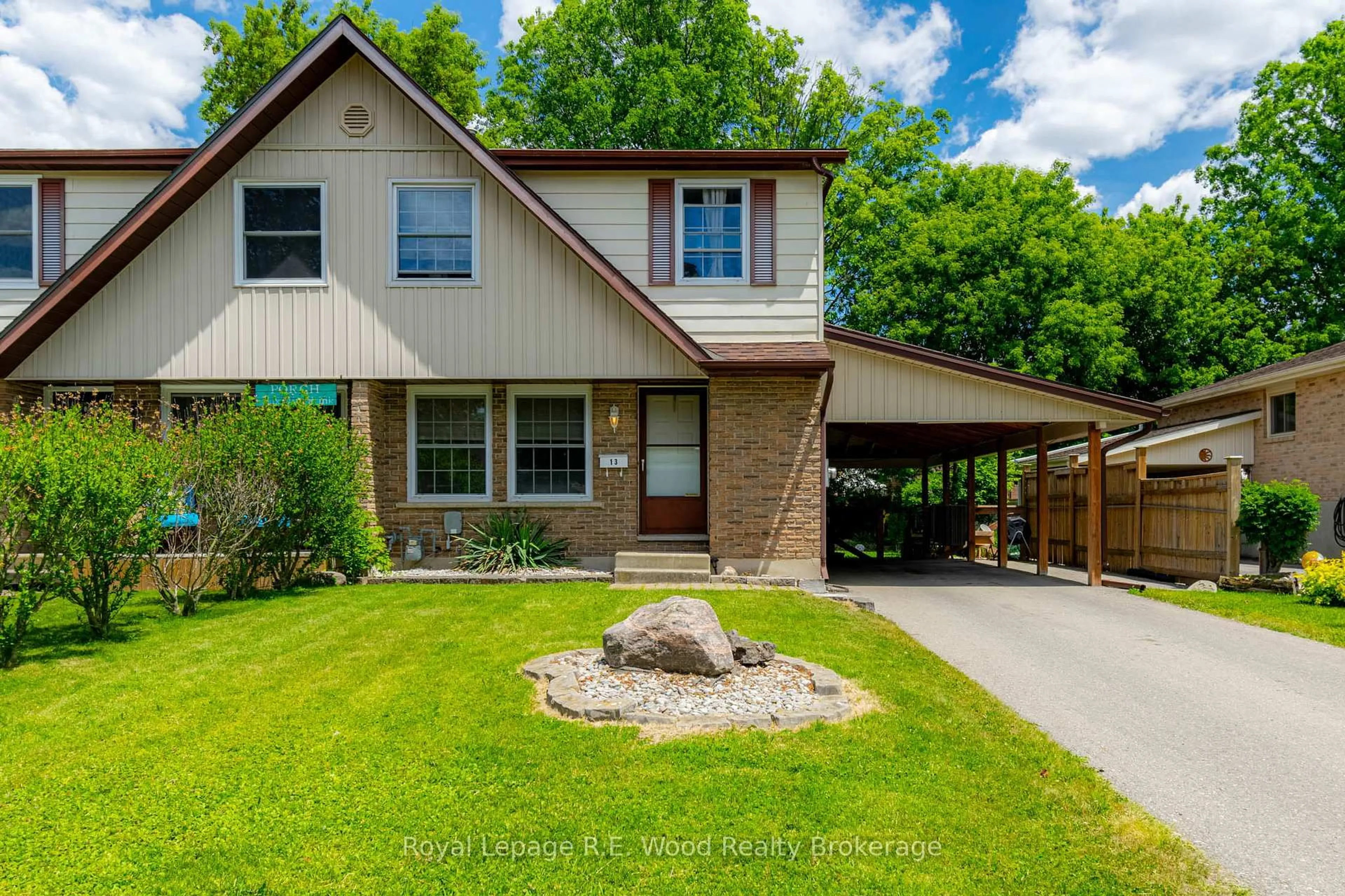 Home with vinyl exterior material, mountain view for 13 Cayley St, Norwich Ontario N0J 1P0