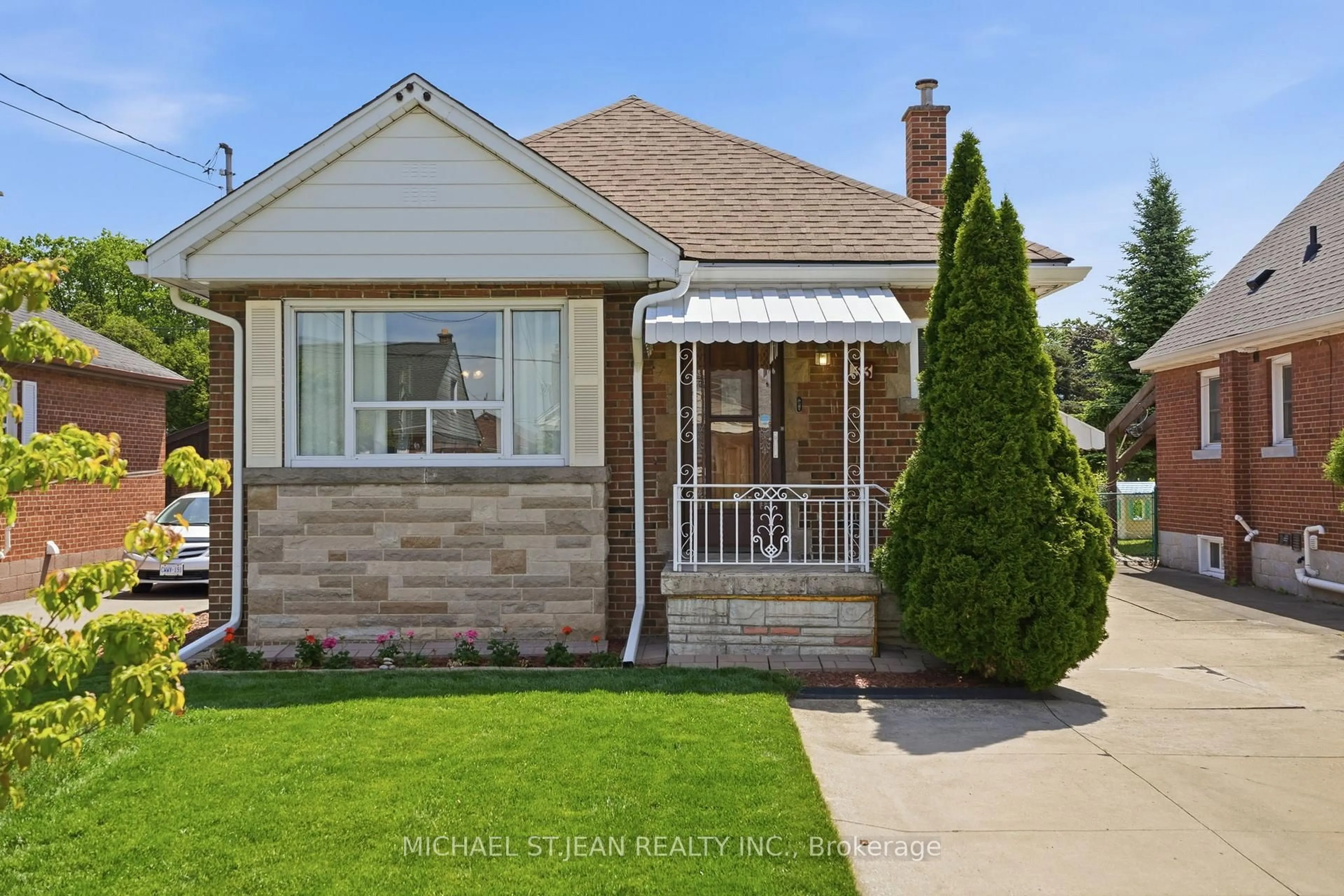 Home with vinyl exterior material, street for 133 Beland Ave, Hamilton Ontario L8K 3T5
