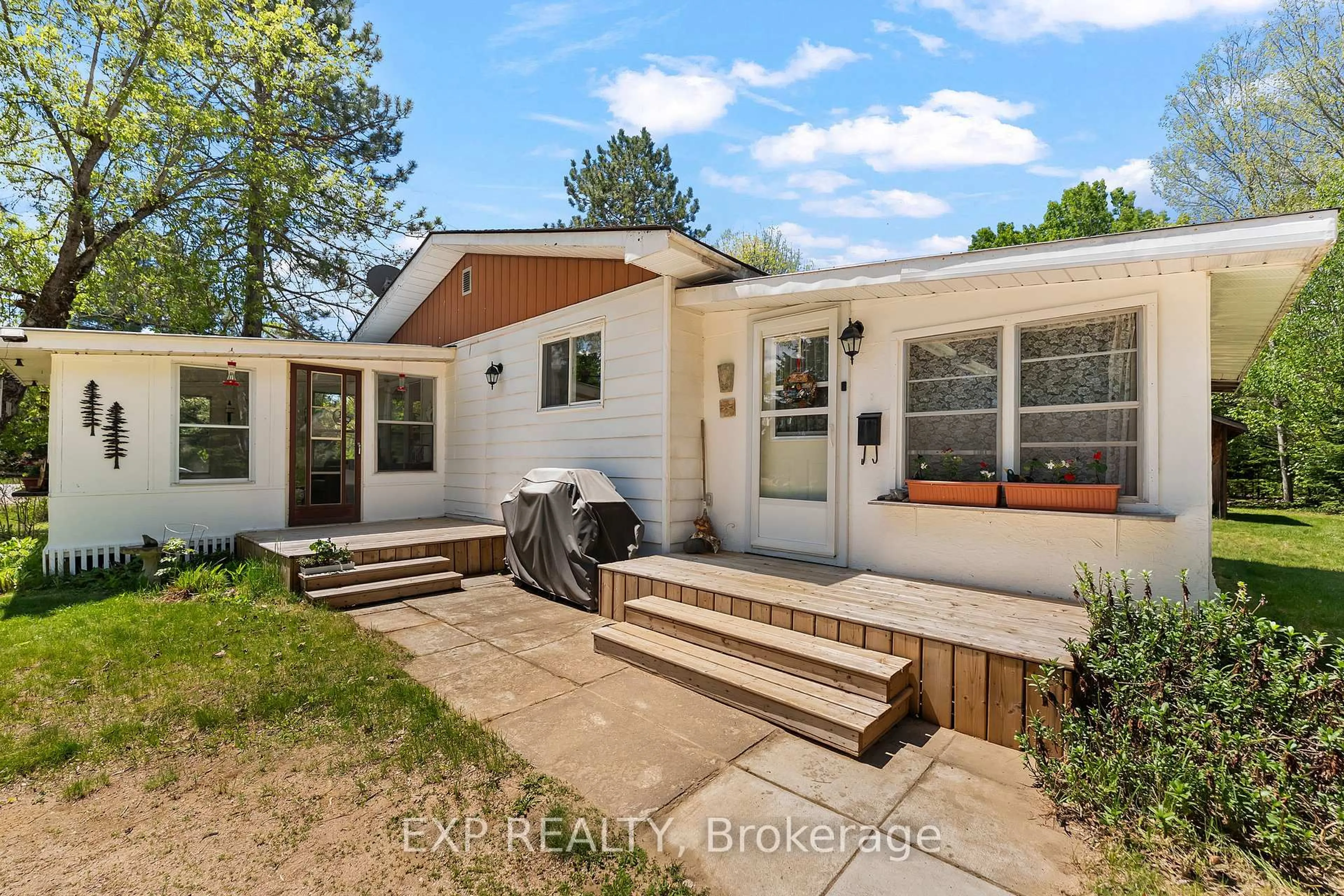 Home with vinyl exterior material, unknown for 3672 Palmer Rd, Palmer Rapids Ontario K0J 2E0