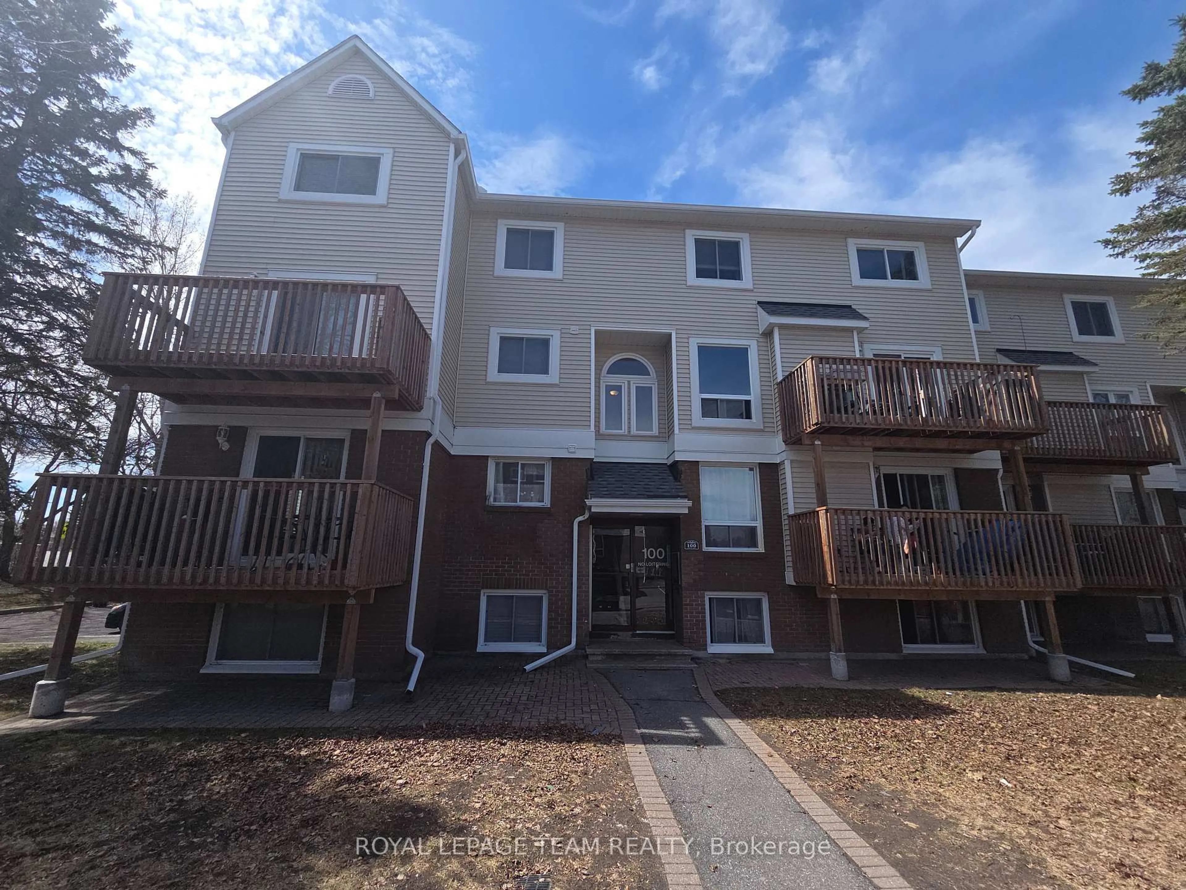 A pic from outside/outdoor area/front of a property/back of a property/a pic from drone, unknown for 100 Fenerty Crt #2, Ottawa Ontario K1G 4P2