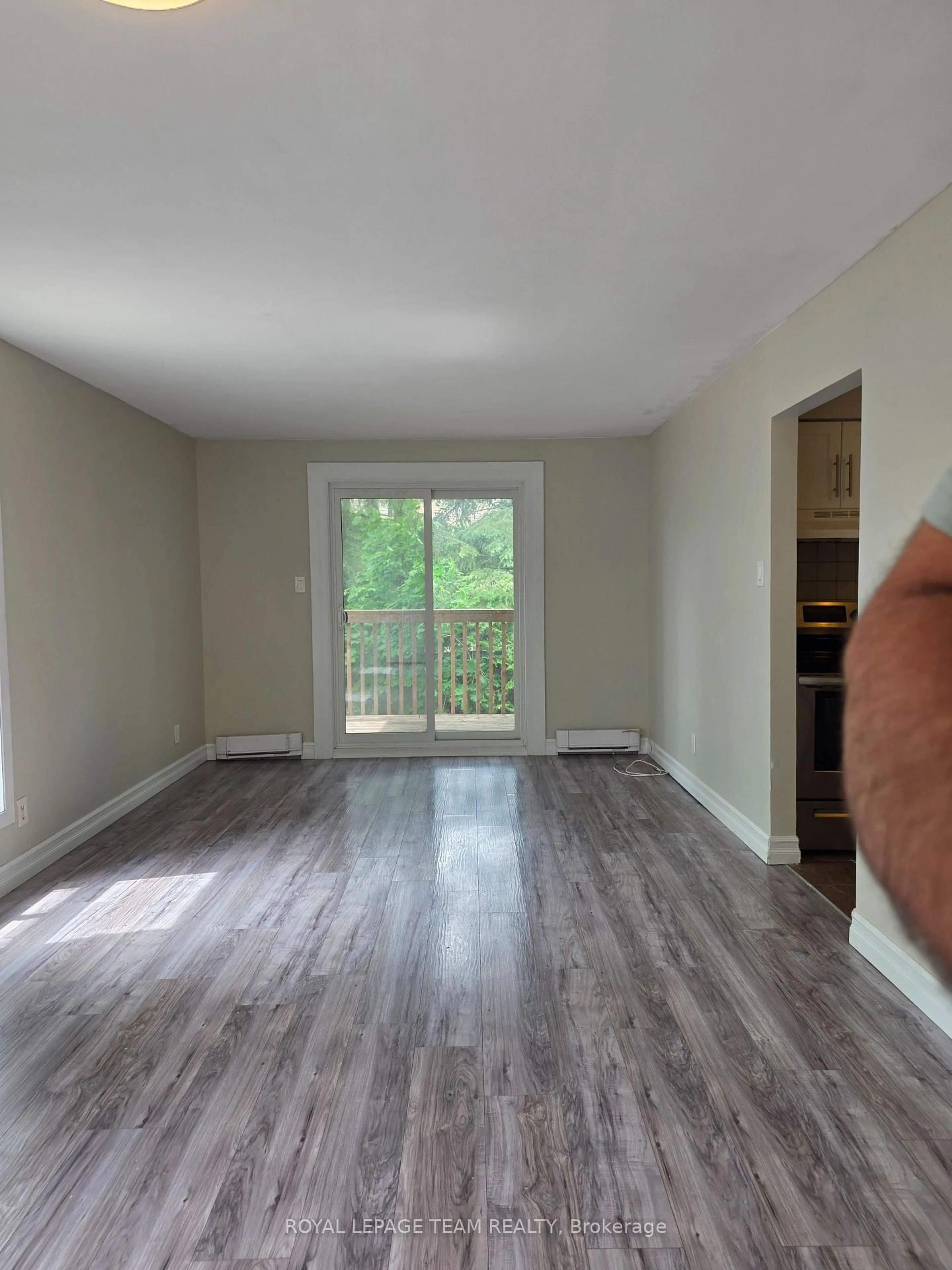 A pic of a room for 100 Fenerty Crt #2, Ottawa Ontario K1G 4P2