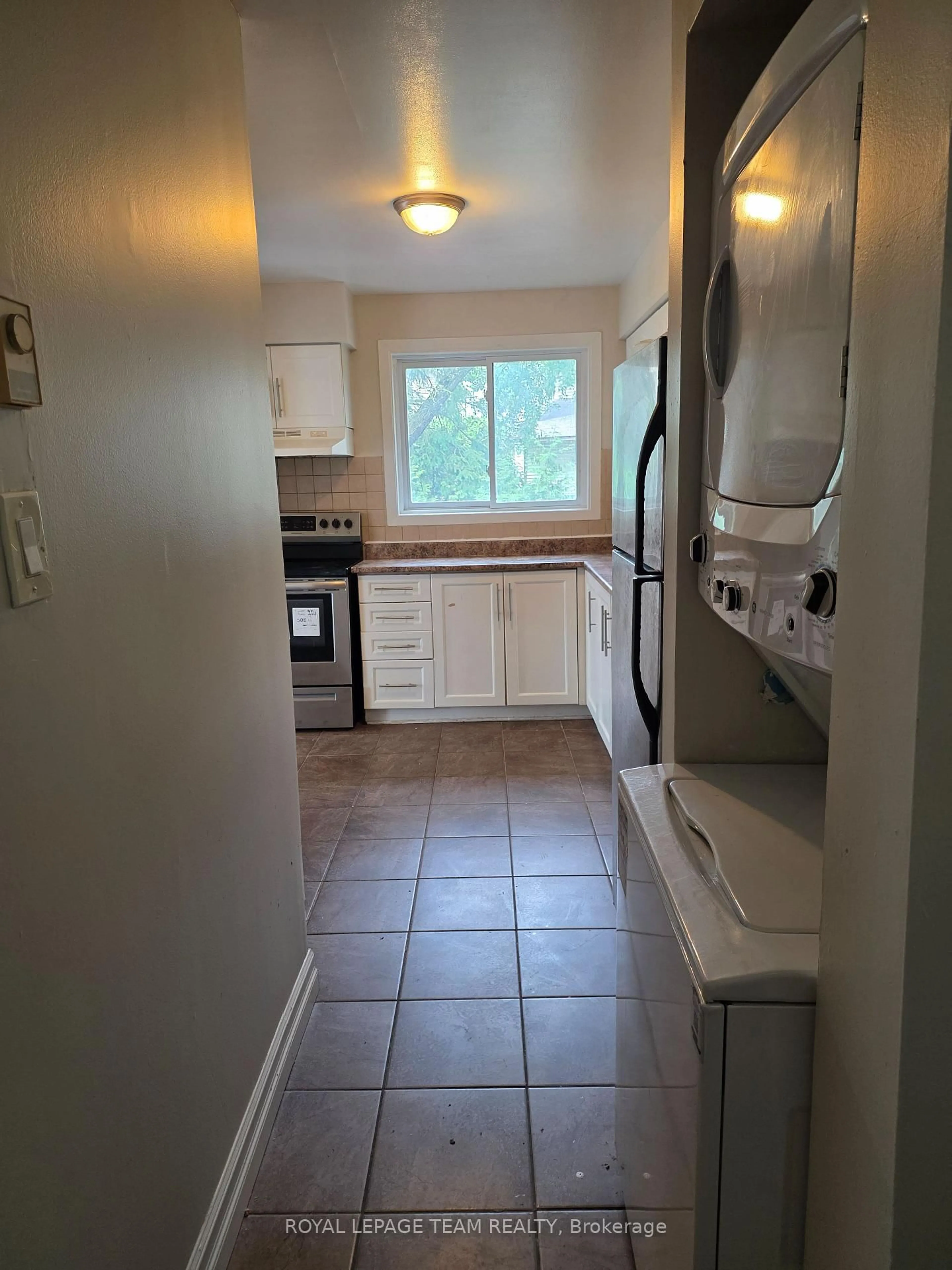 Standard kitchen, ceramic/tile floor for 100 Fenerty Crt #2, Ottawa Ontario K1G 4P2
