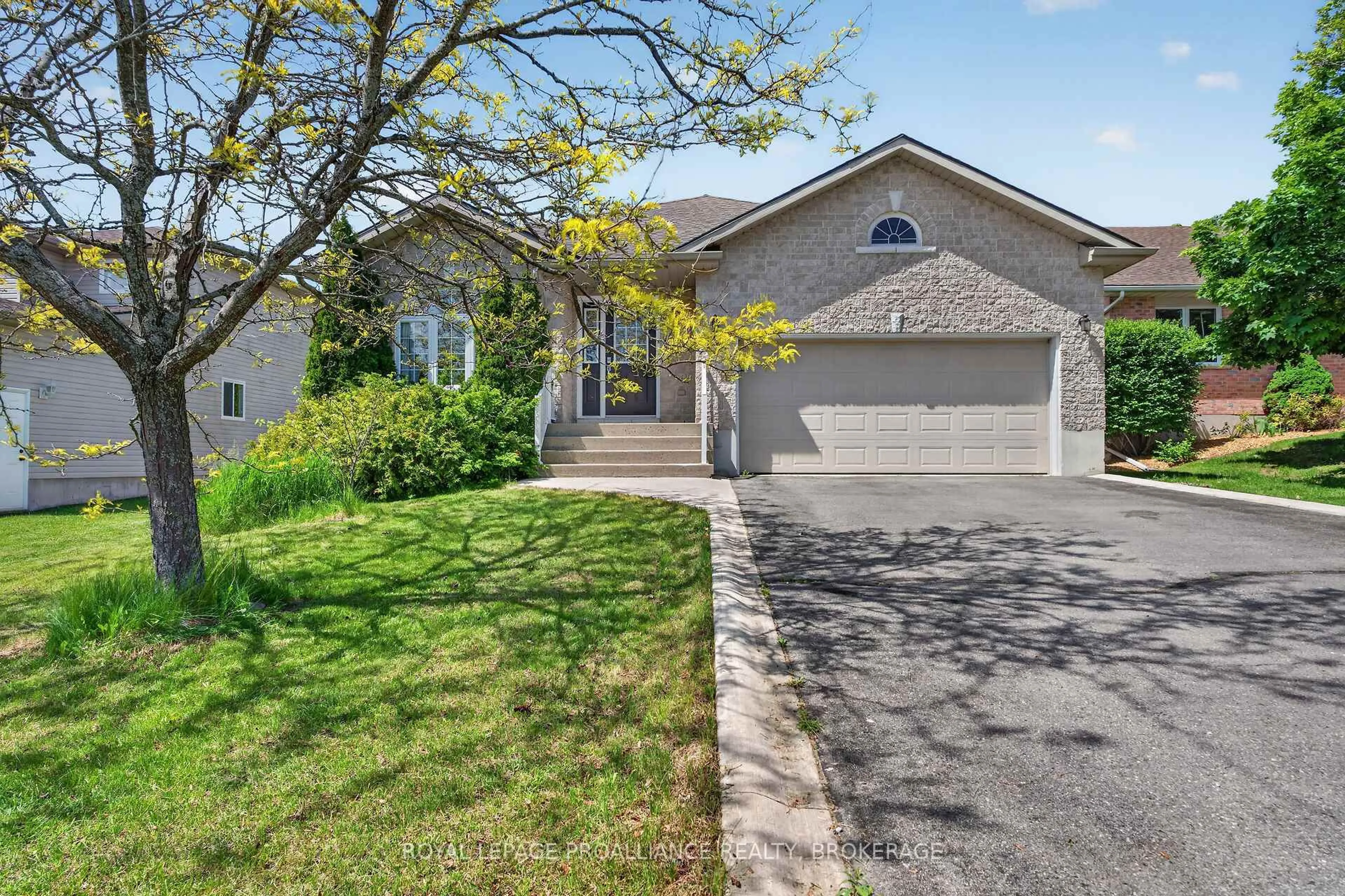Unknown for 18 McKeown Cres, Loyalist Ontario K7N 1Y3