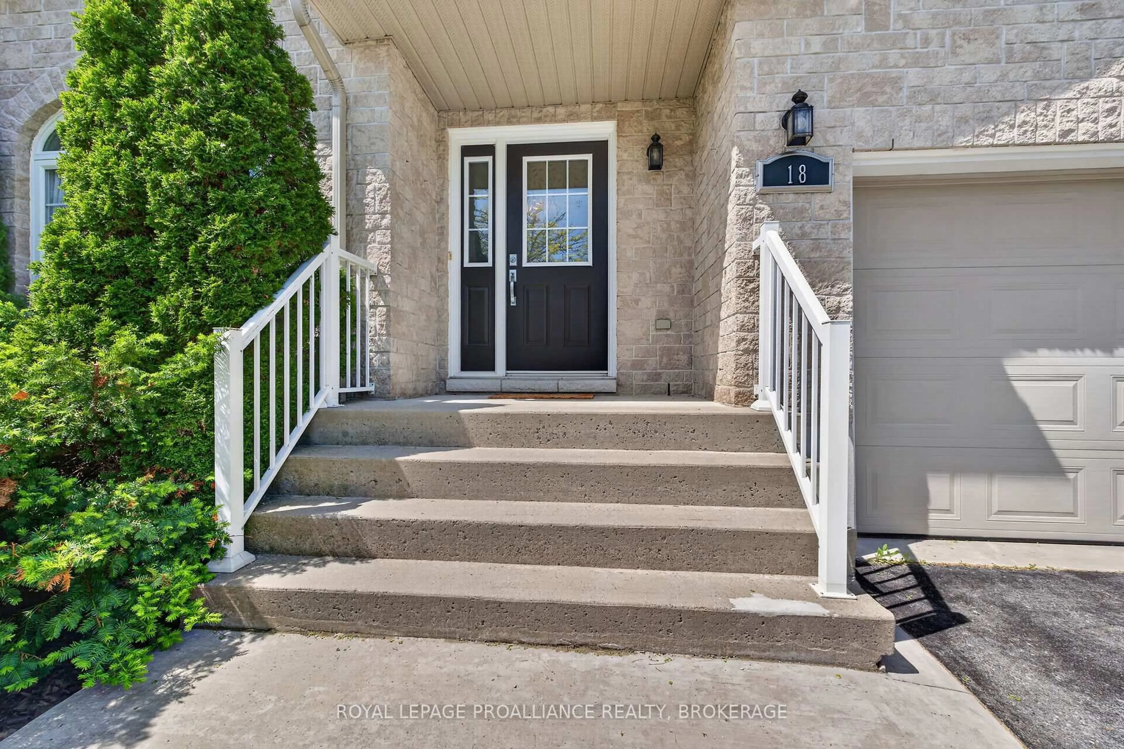 Indoor entryway for 18 McKeown Cres, Loyalist Ontario K7N 1Y3