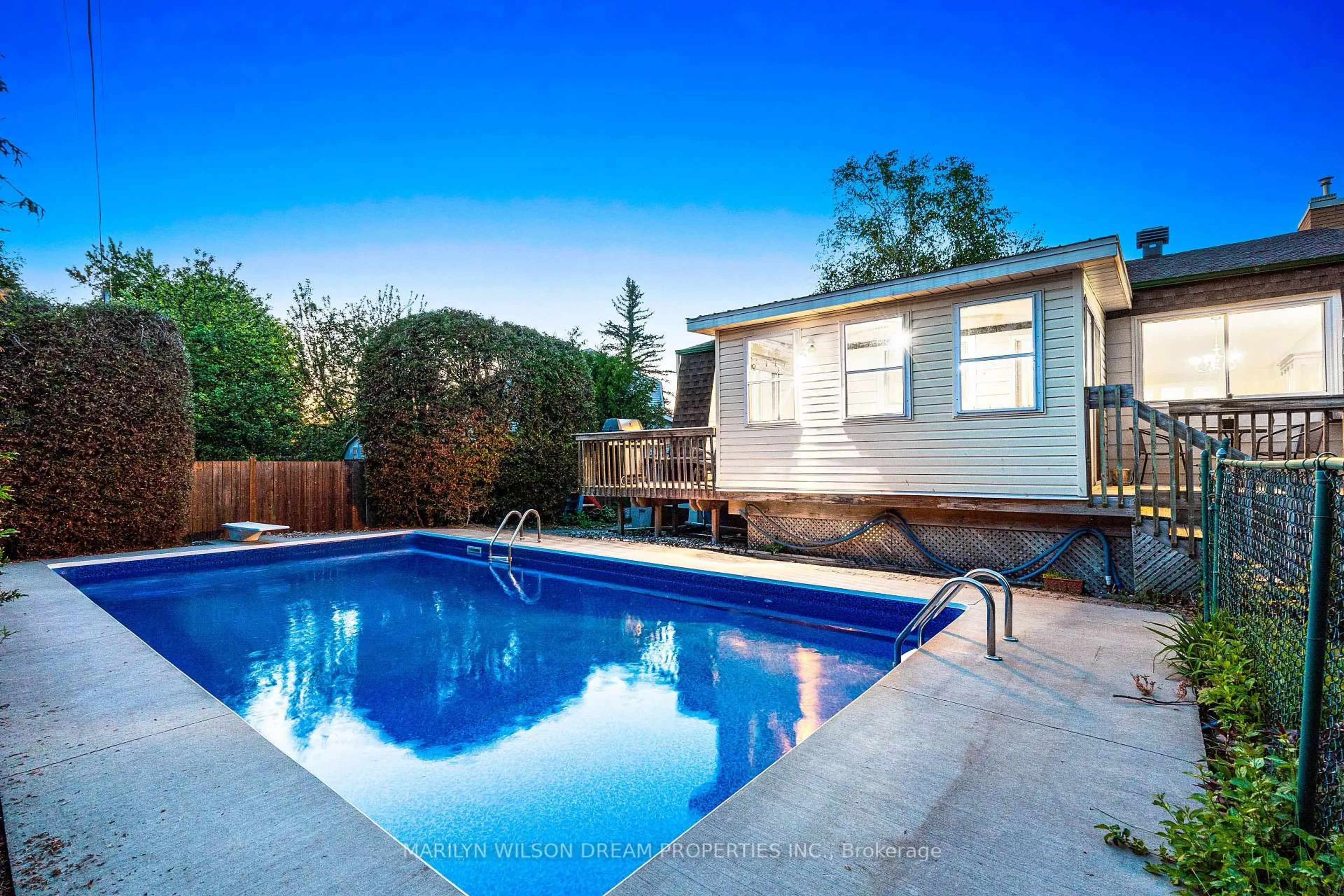 Pool for 20 Coolbrook Cres, Munster Ontario K0A 3P0