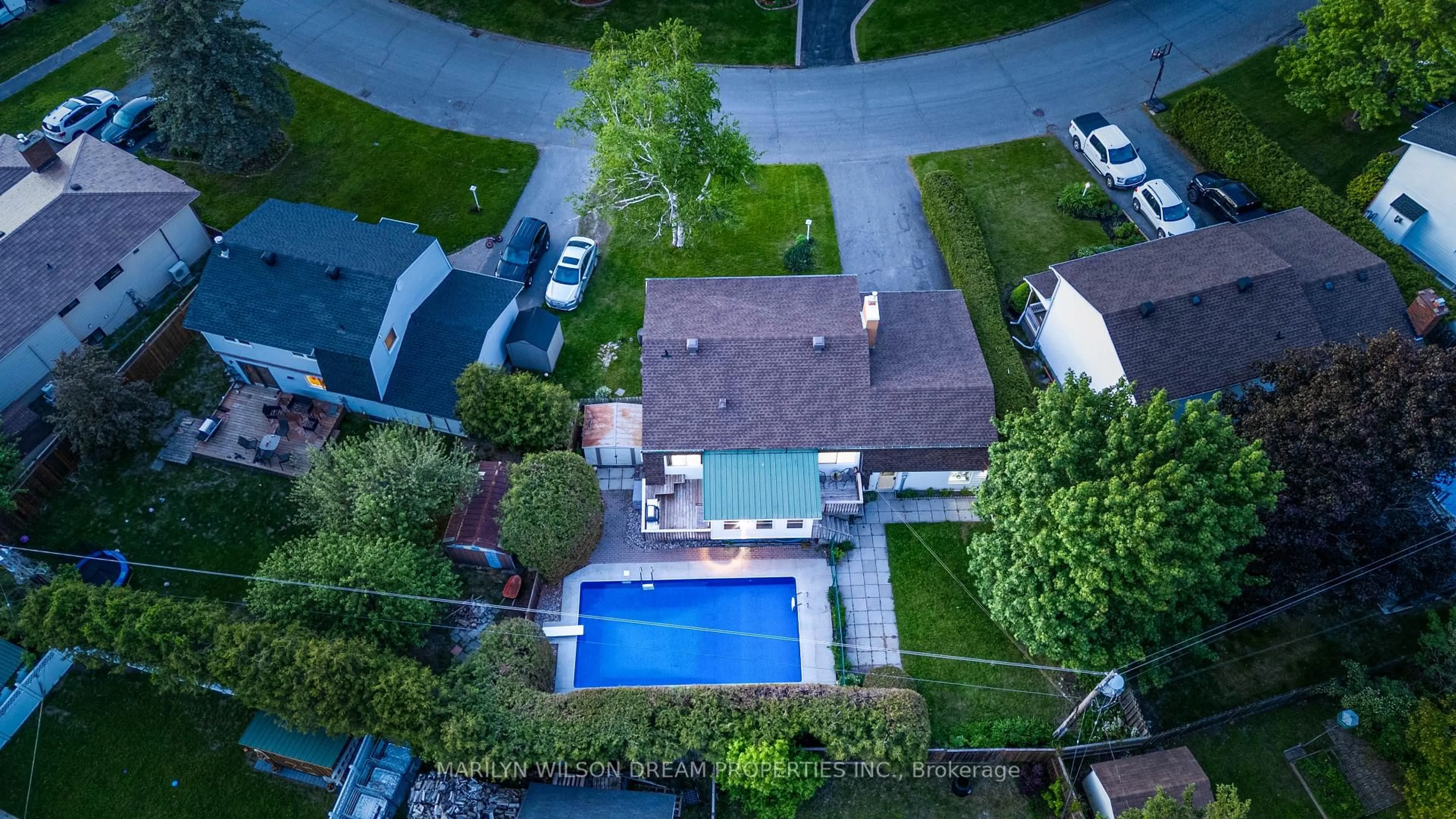 A pic from outside/outdoor area/front of a property/back of a property/a pic from drone, street for 20 Coolbrook Cres, Munster Ontario K0A 3P0