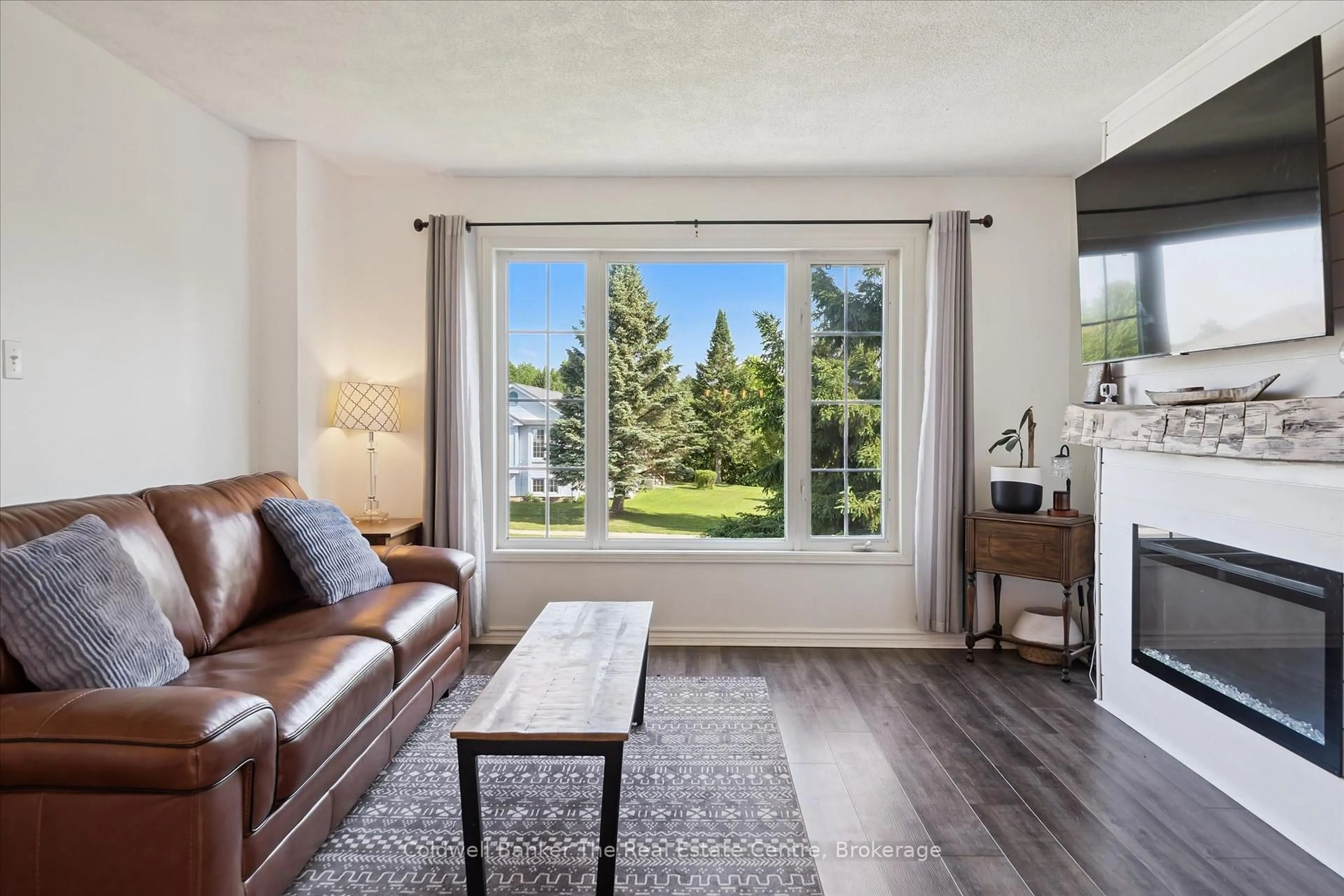 Living room with furniture, unknown for 25 Lankin Ave, Bracebridge Ontario P1L 1Y4
