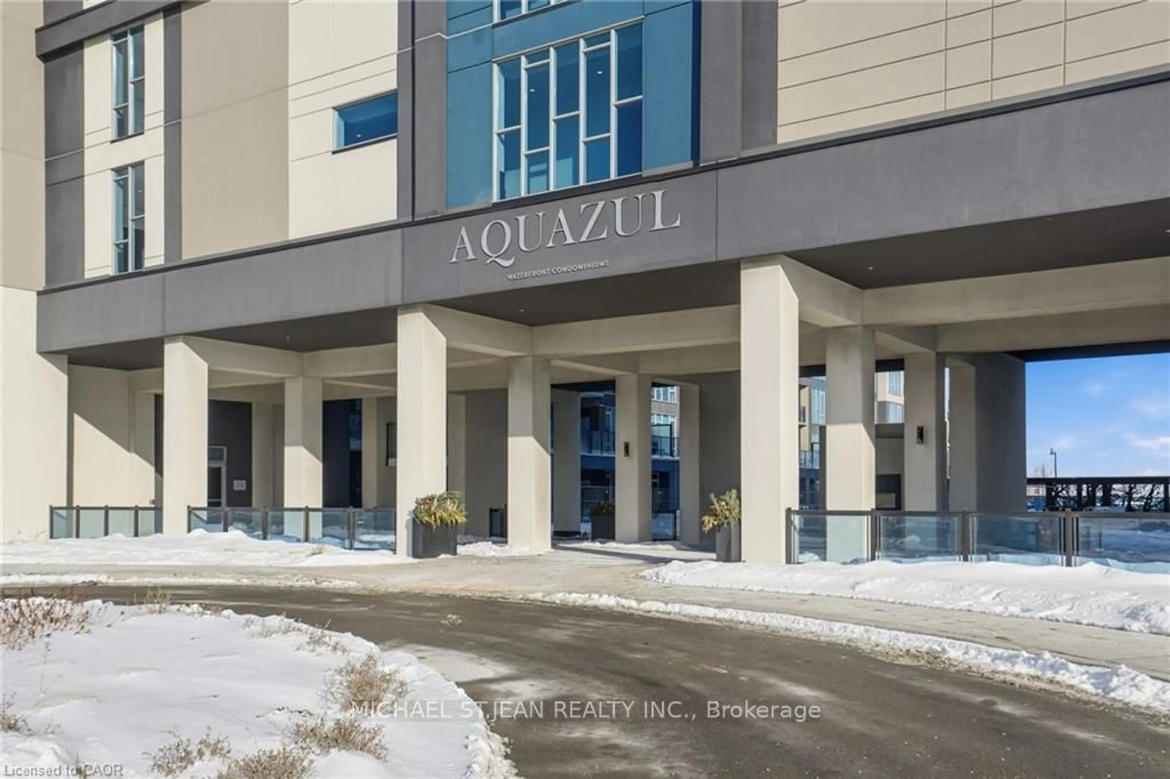 Indoor foyer for 16 Concord Pl #346, Grimsby Ontario L3M 0J1