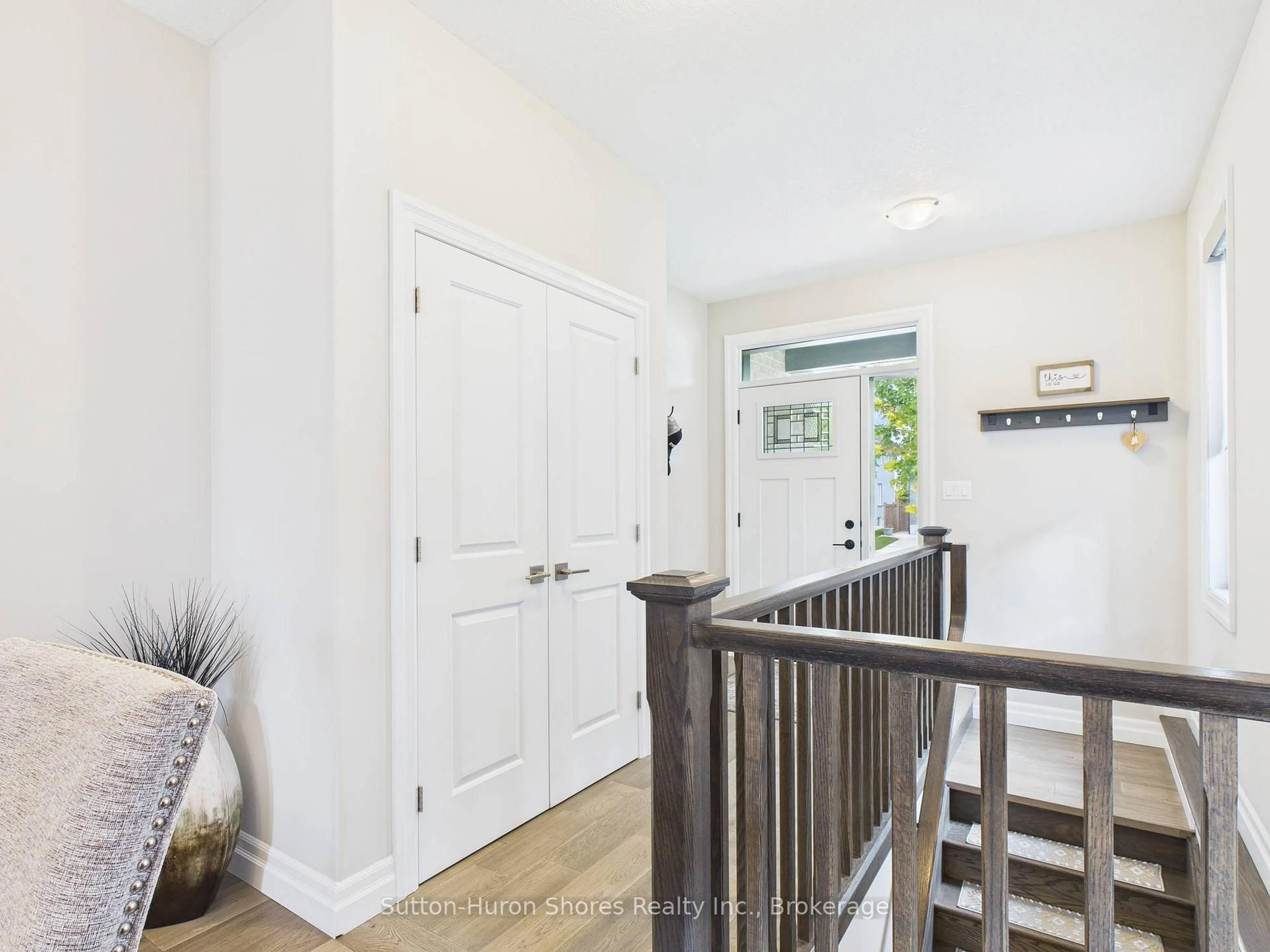 Indoor entryway for 404 Devonshire Rd, Saugeen Shores Ontario N0H 2C3