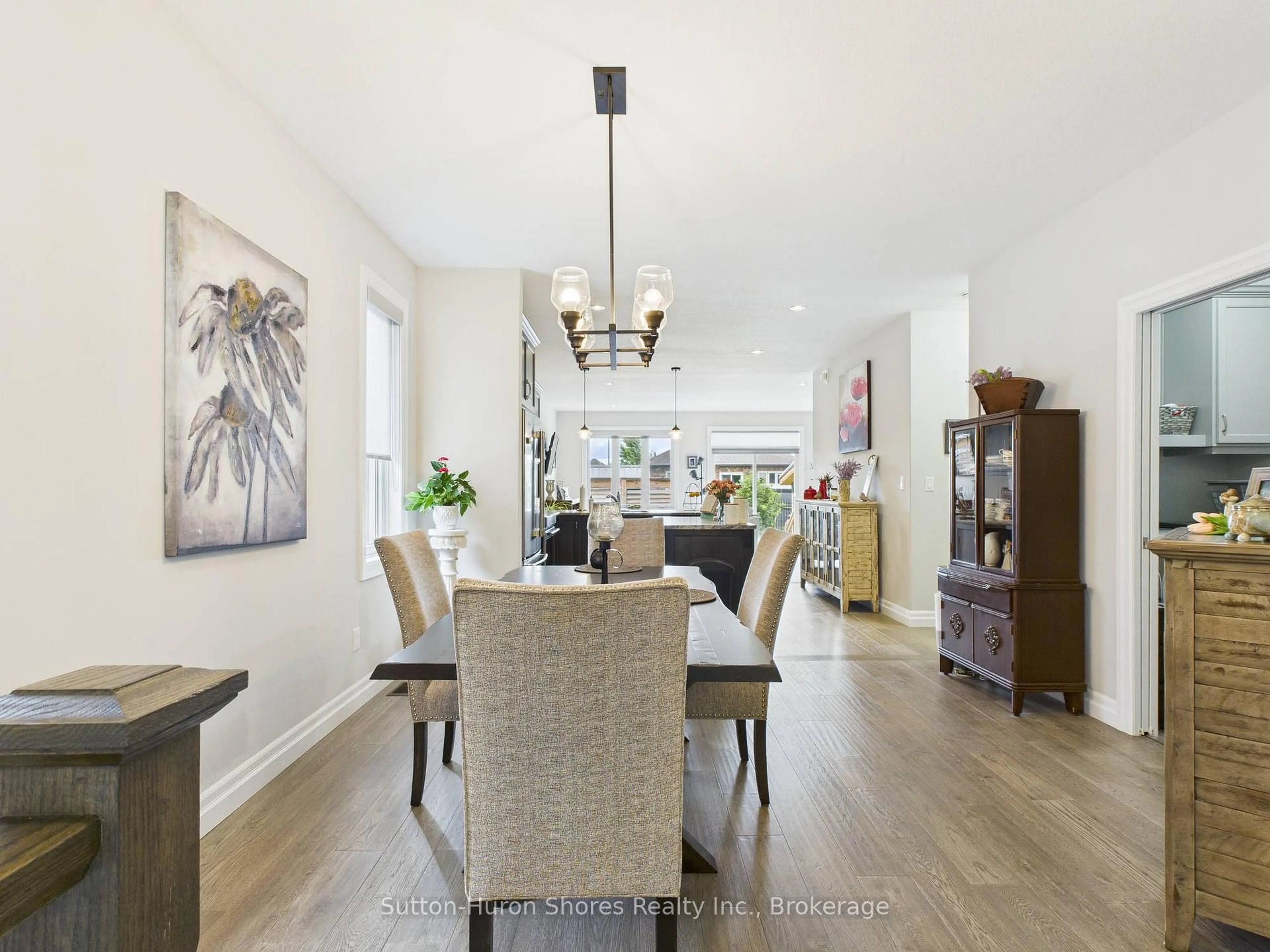 Dining room, wood/laminate floor for 404 Devonshire Rd, Saugeen Shores Ontario N0H 2C3