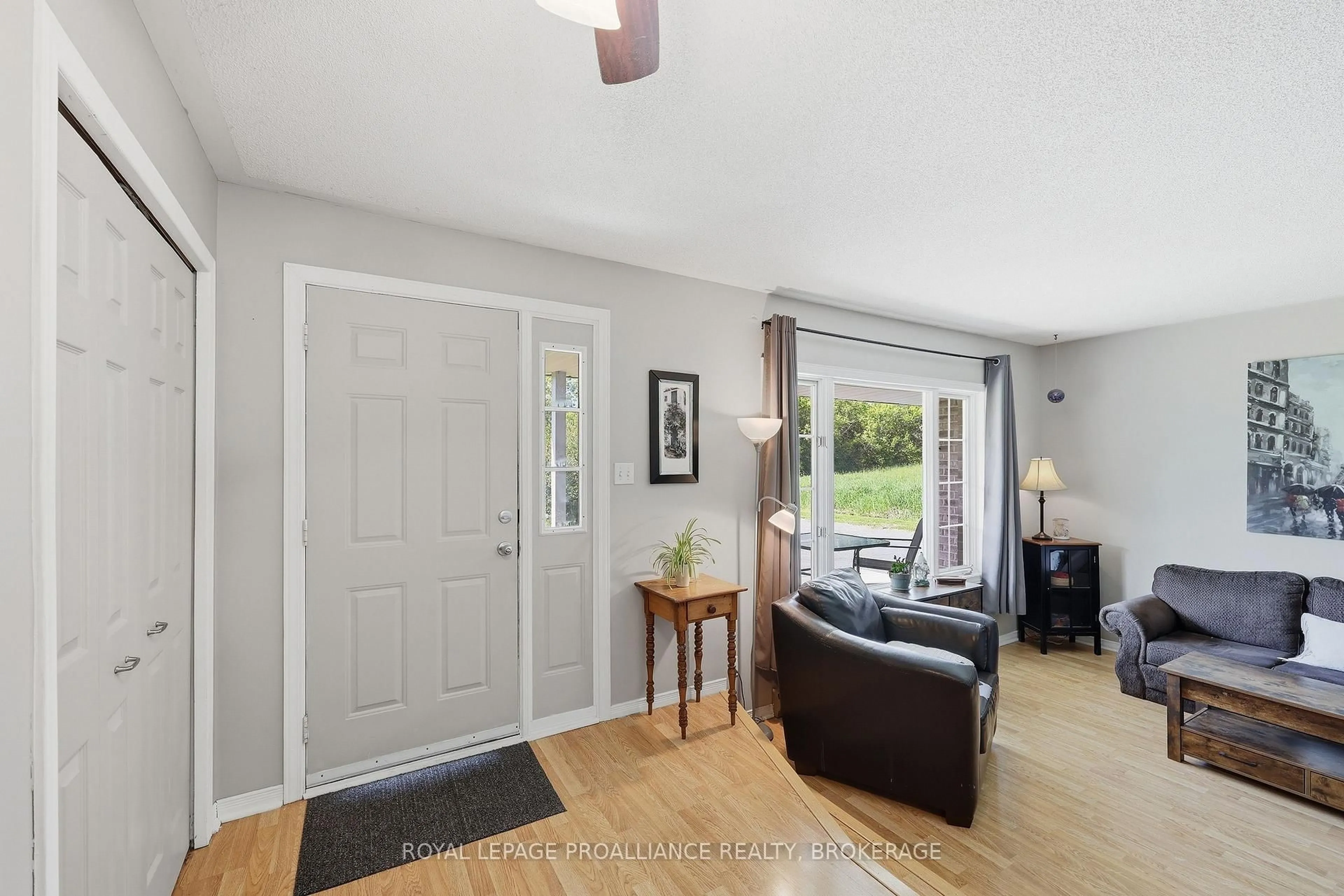 Indoor entryway for 1963 Keeley Rd, Sydenham Ontario K0H 2T0