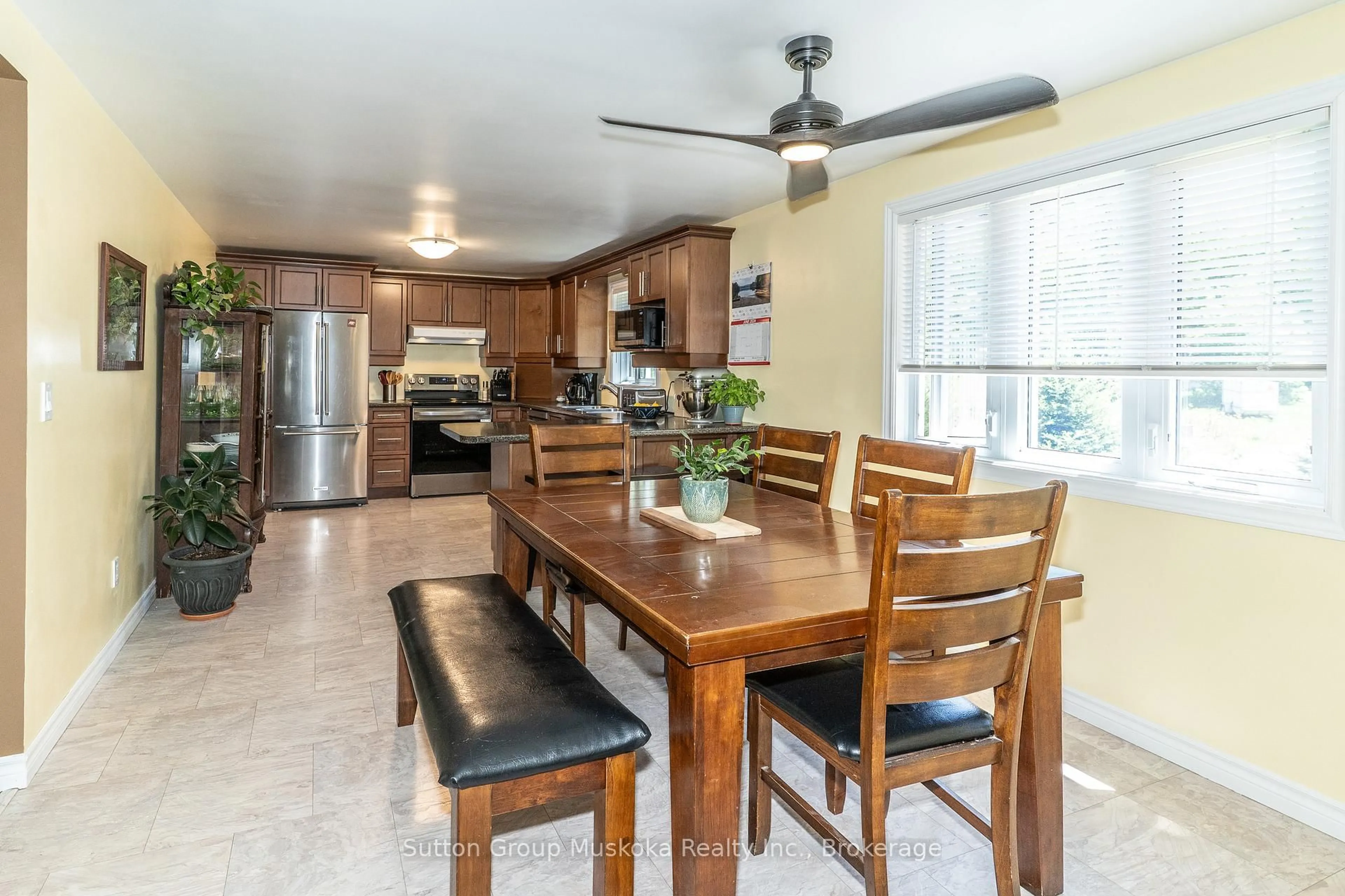 Open concept kitchen, unknown for 1467 North Mary Lake Rd, Huntsville Ontario P1H 2J3
