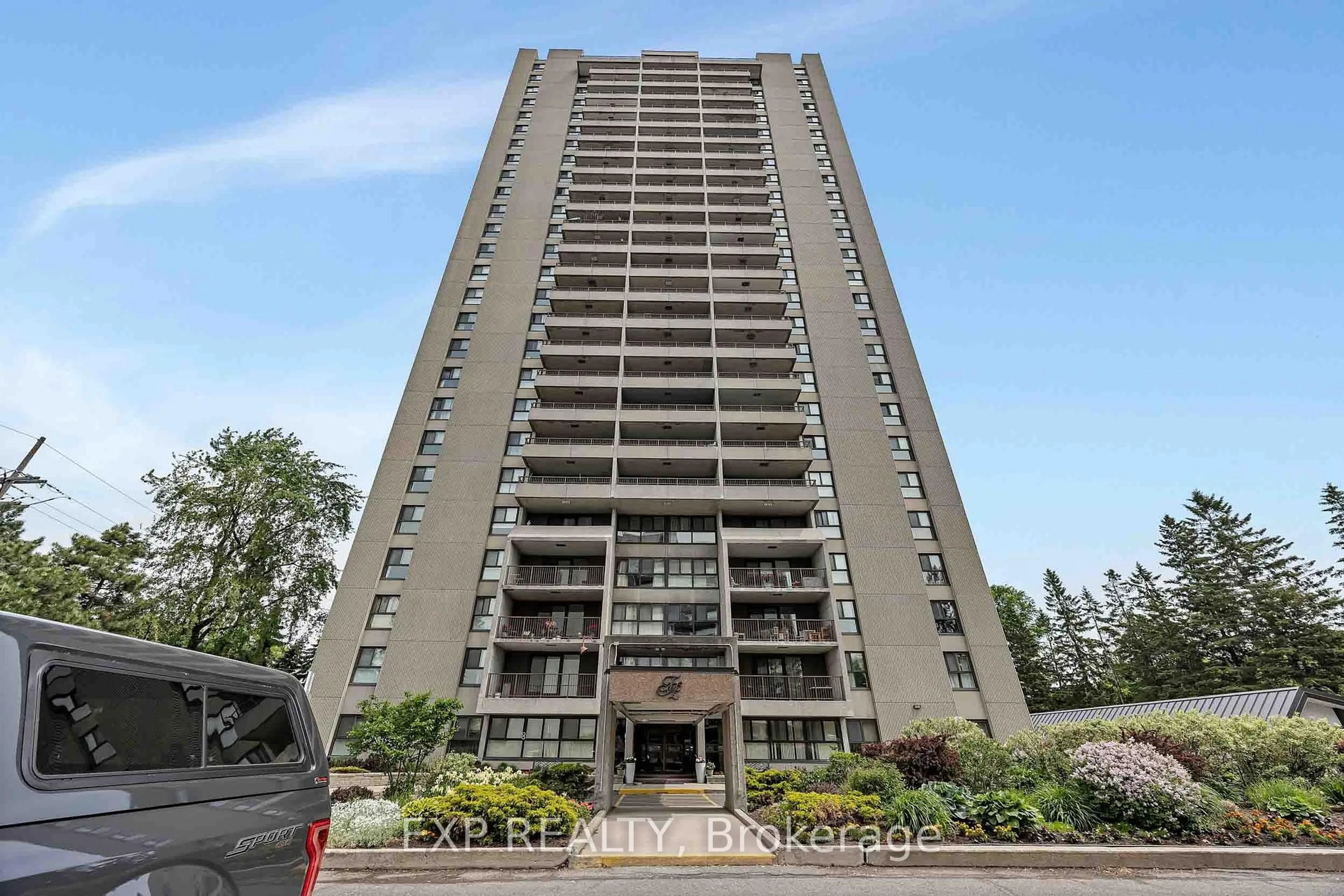 Indoor foyer for 1785 Frobisher Lane #1707, Ottawa Ontario K1G 3T7