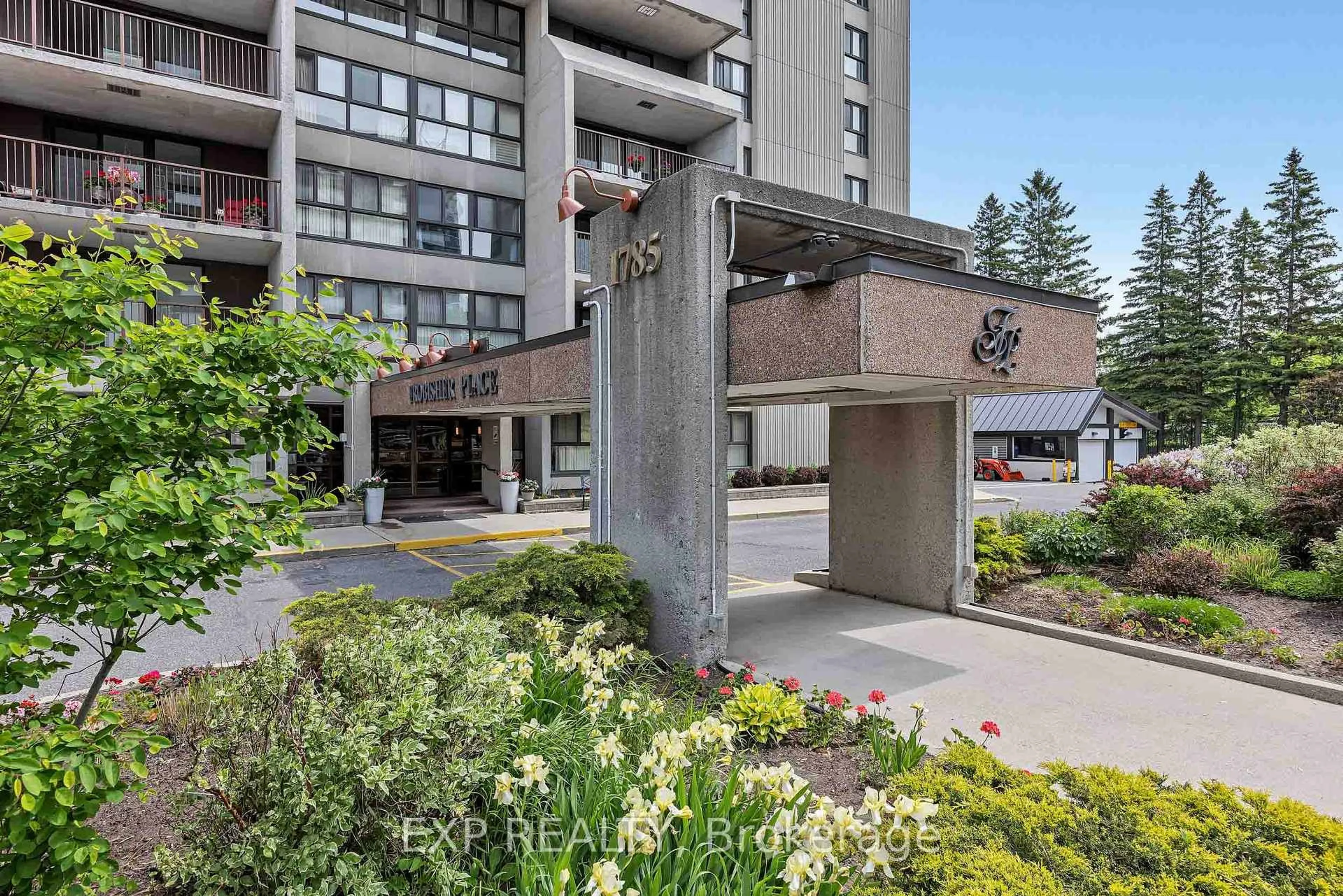 Indoor foyer for 1785 Frobisher Lane #1707, Ottawa Ontario K1G 3T7