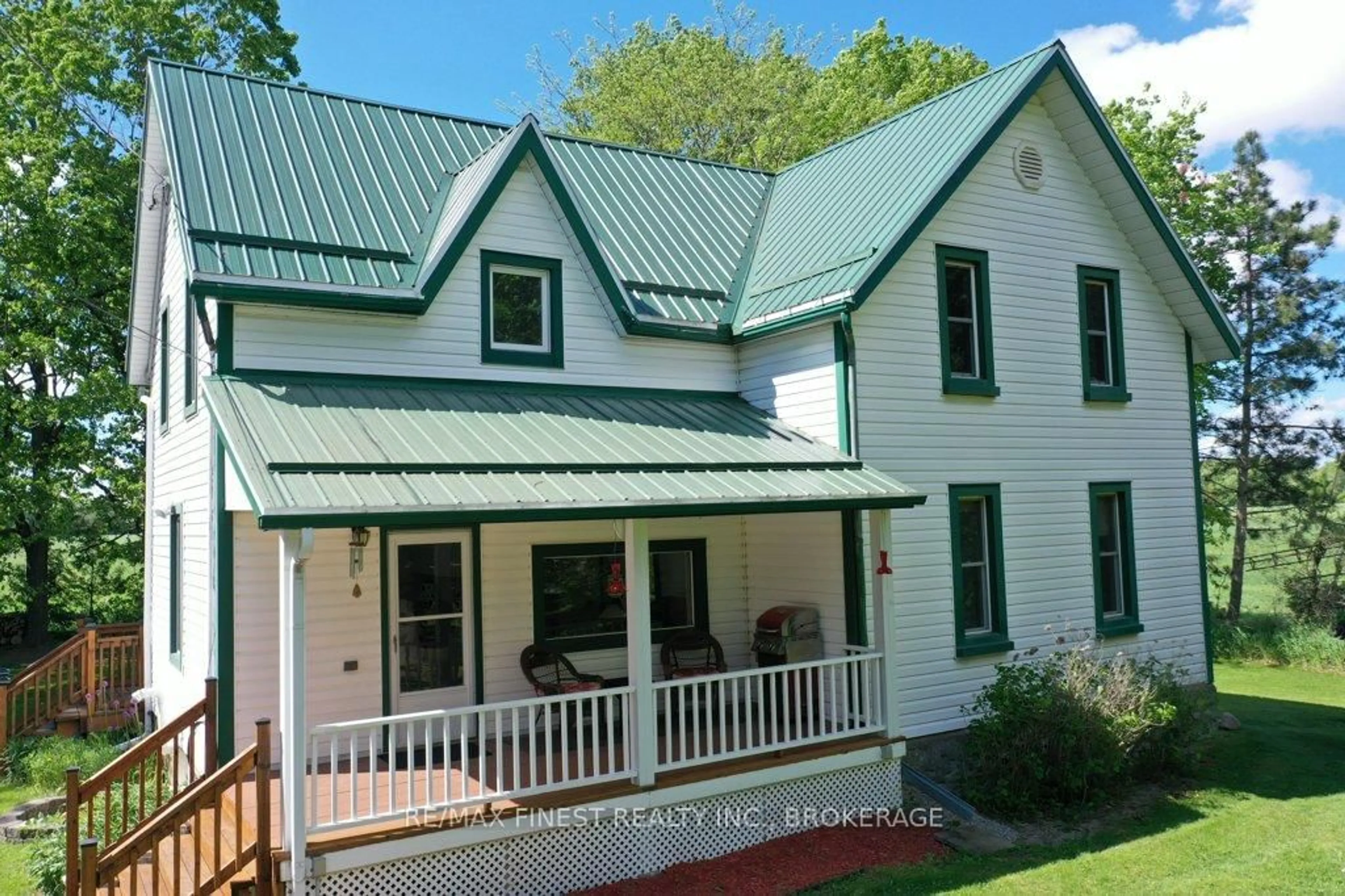 Home with vinyl exterior material, unknown for 697 Warburton Rd, Front of Leeds & Seeleys Bay Ontario K0E 1L0