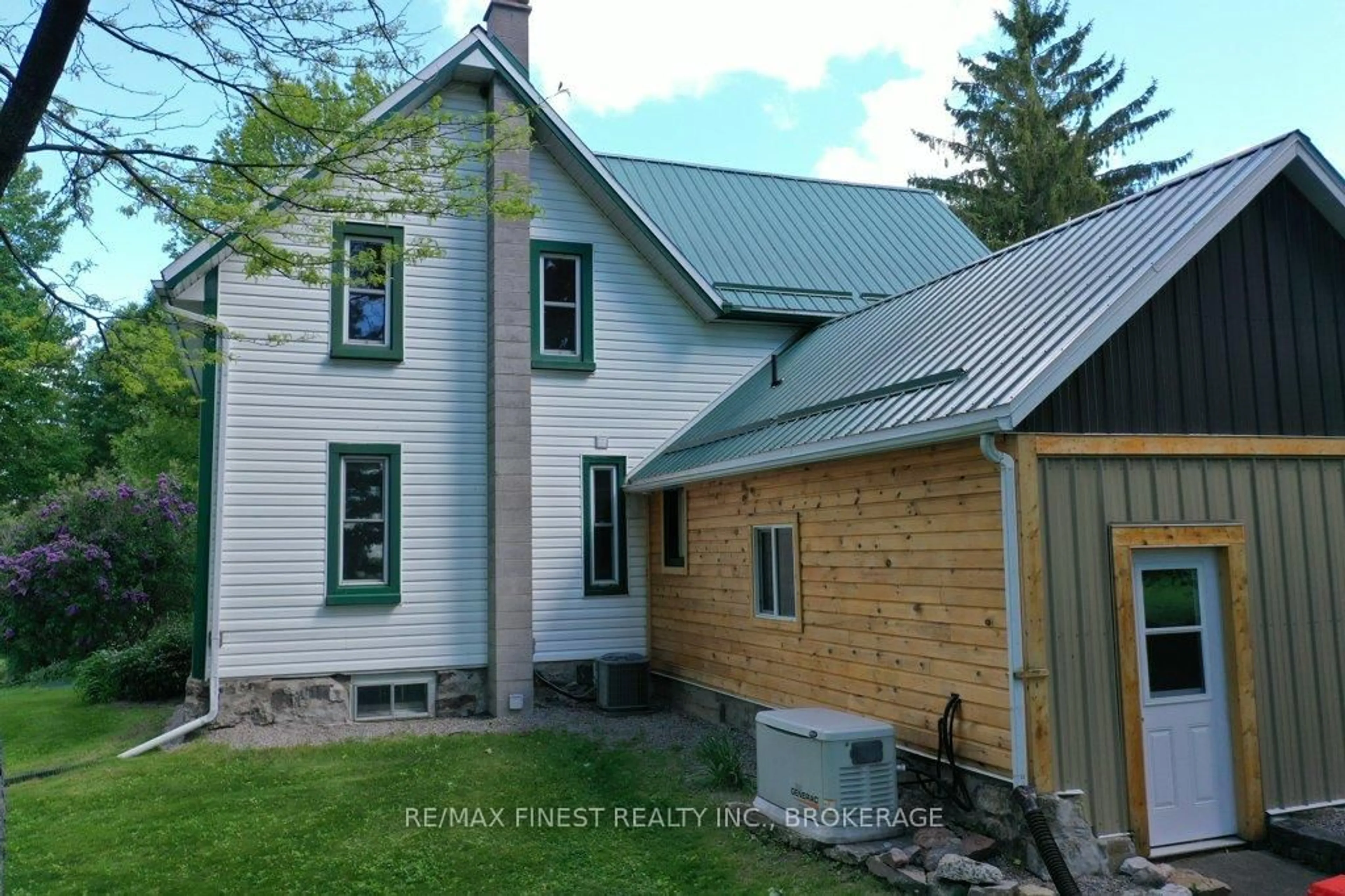 Home with vinyl exterior material, building for 697 Warburton Rd, Front of Leeds & Seeleys Bay Ontario K0E 1L0