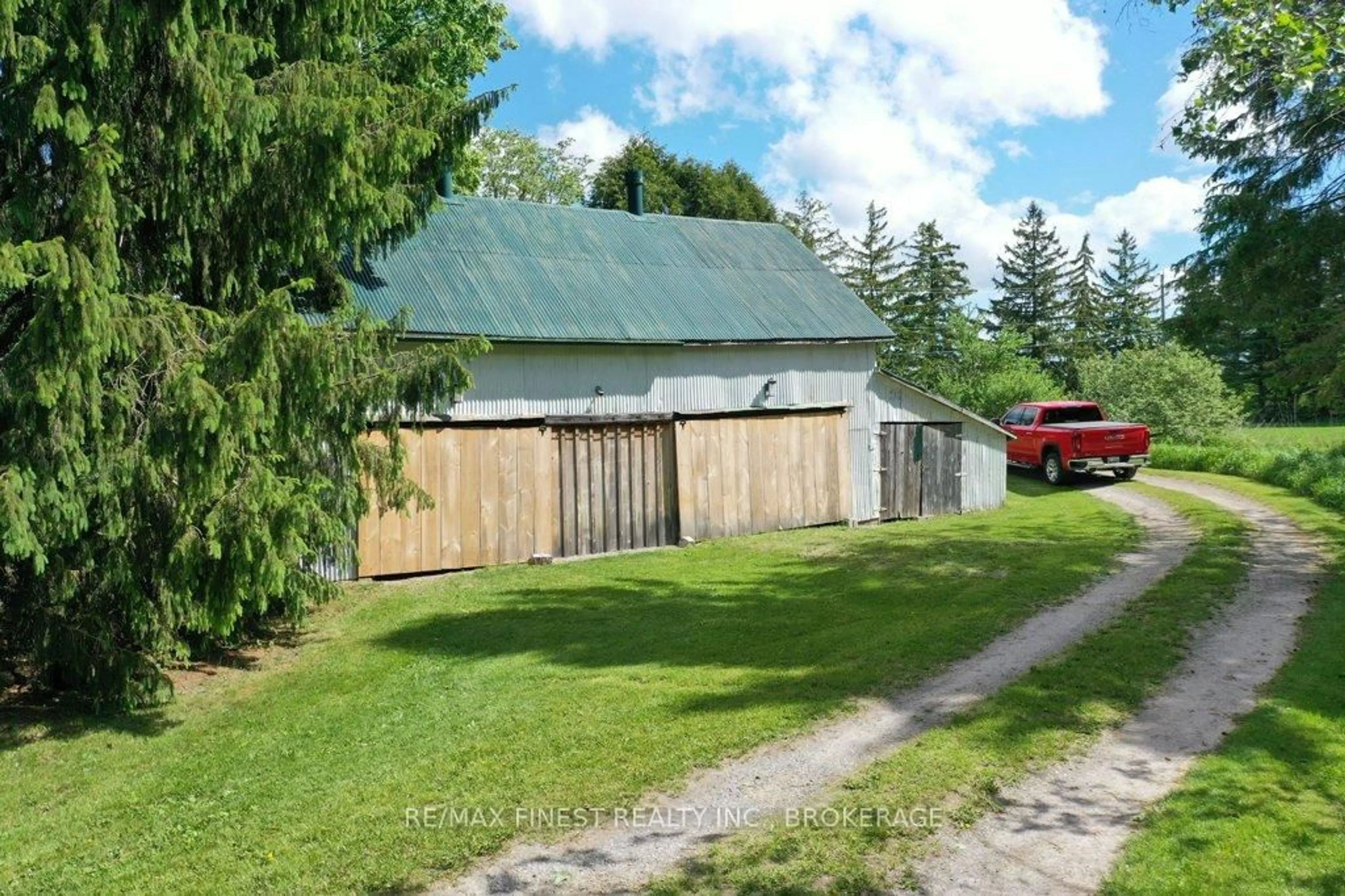 Shed for 697 Warburton Rd, Front of Leeds & Seeleys Bay Ontario K0E 1L0