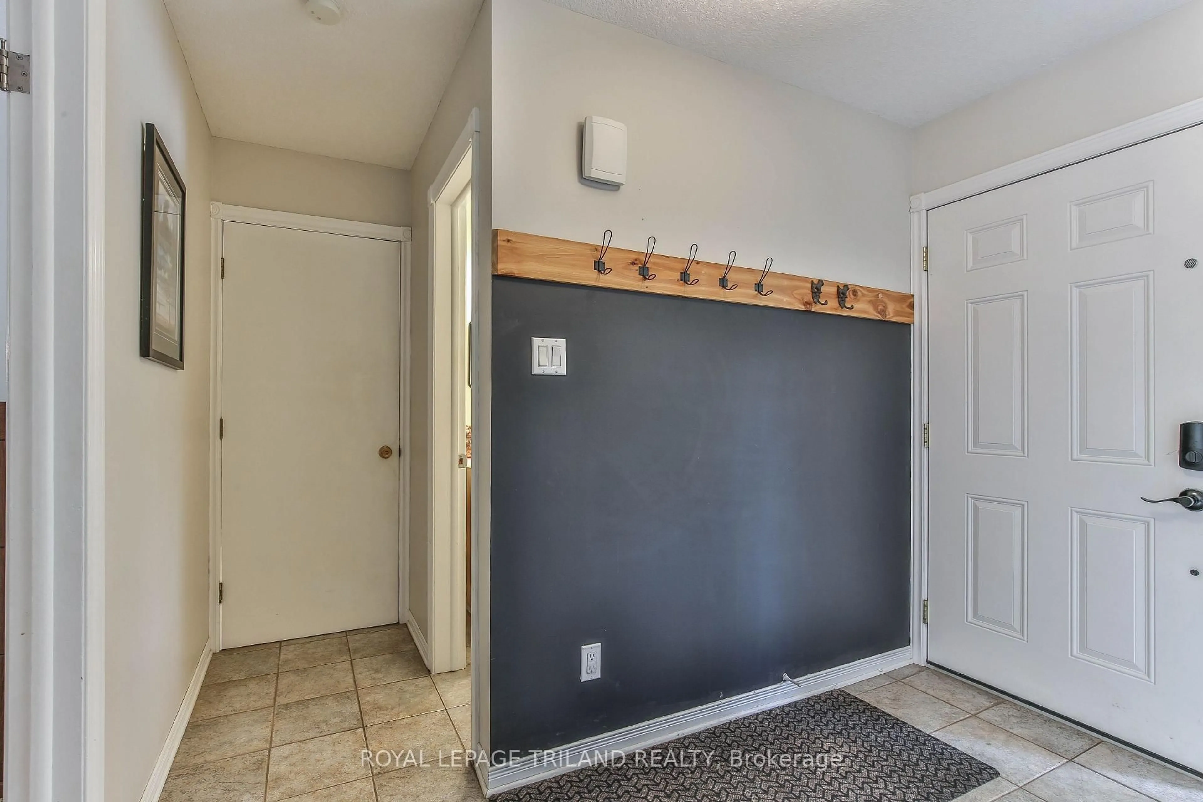 Indoor entryway for 22 York St, Middlesex Centre Ontario N0L 1E0