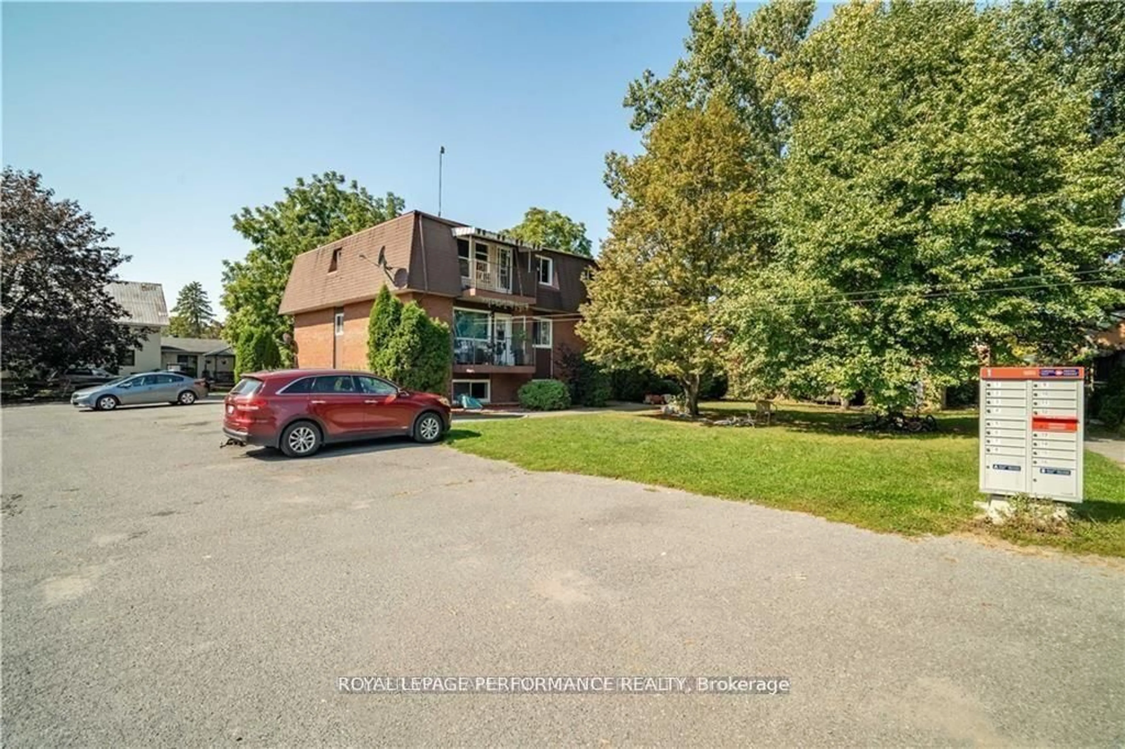 A pic from outside/outdoor area/front of a property/back of a property/a pic from drone, street for 31 CHURCH St, North Dundas Ontario K0C 1H0