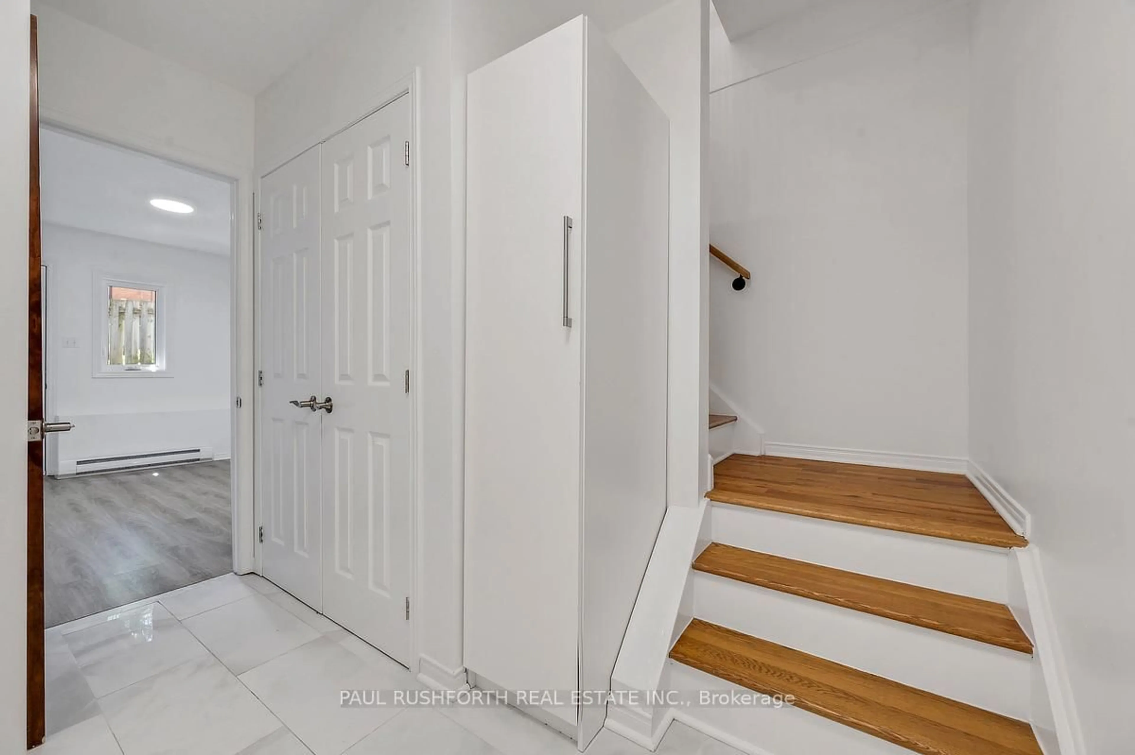 Indoor entryway for 2828 Richmond Rd #18, Ottawa Ontario K2B 8S1