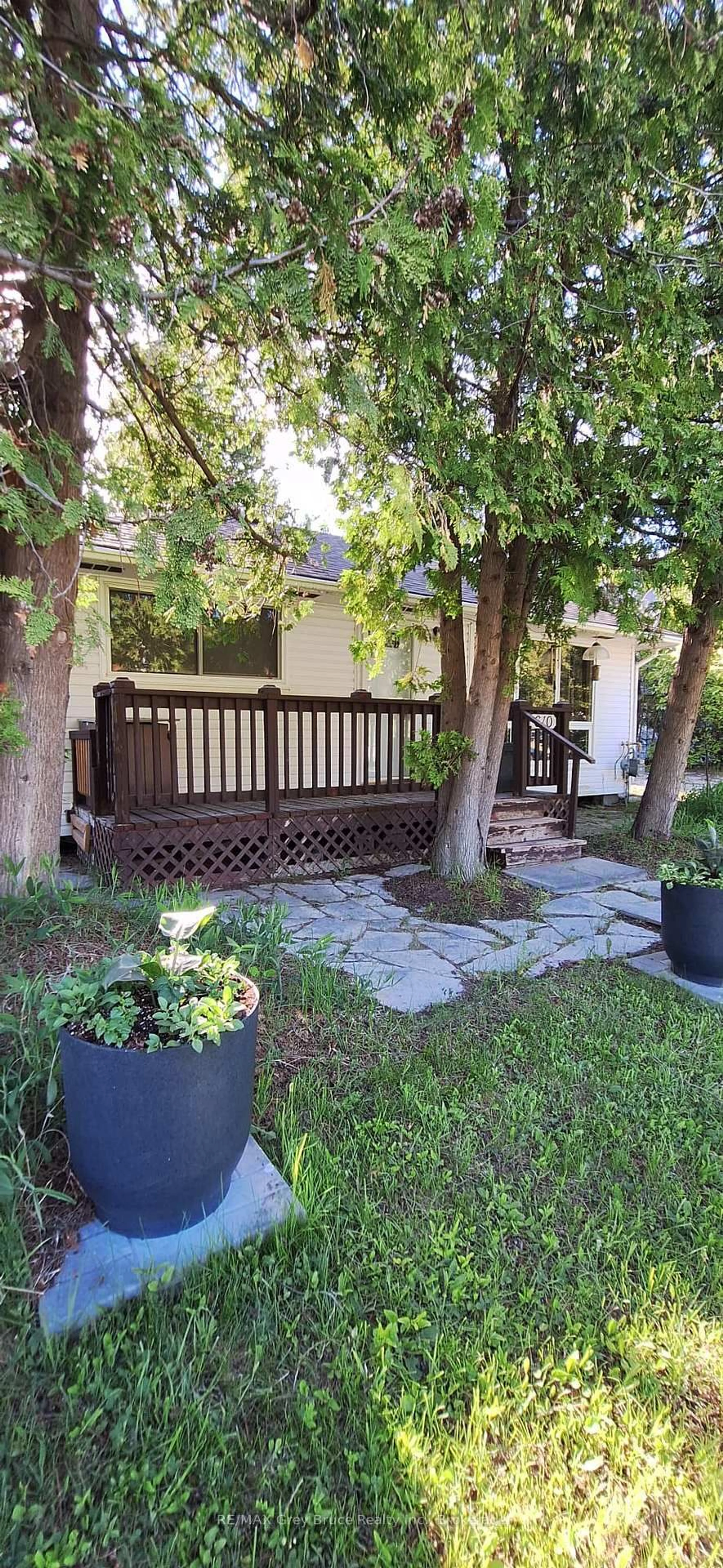 Patio, street for 610 Second Ave, South Bruce Peninsula Ontario N0H 2G0