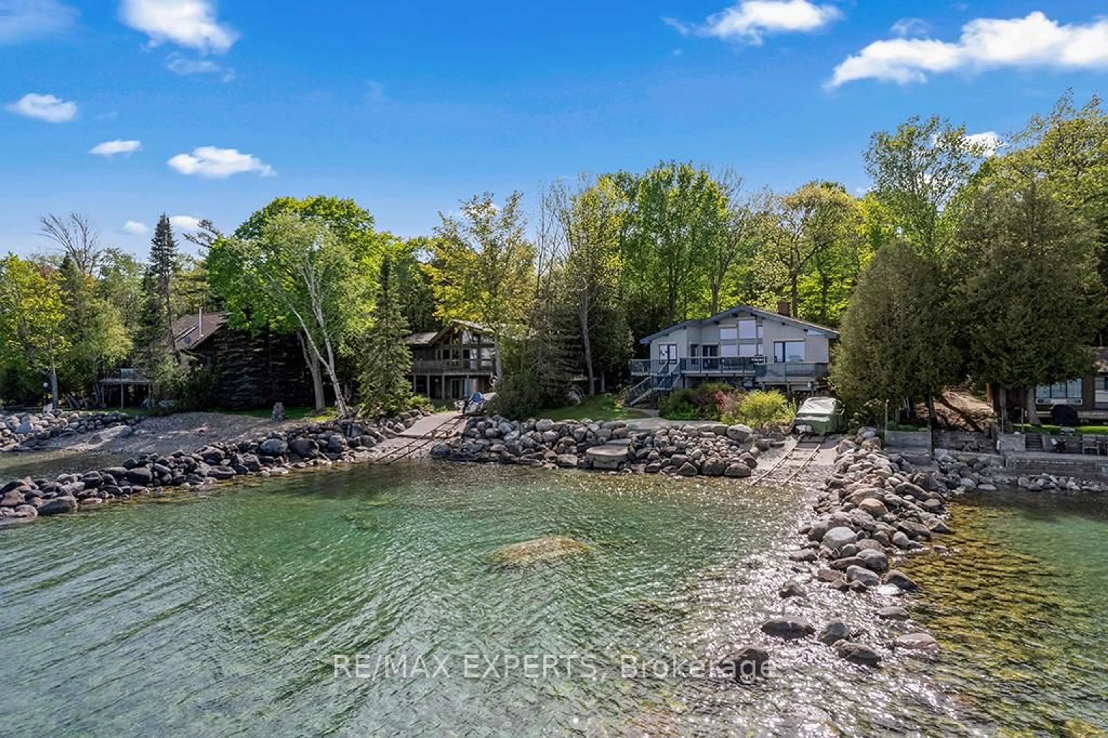 A pic from outside/outdoor area/front of a property/back of a property/a pic from drone, water/lake/river/ocean view for 341 Cedar Ave, Meaford Ontario N4L 1E5