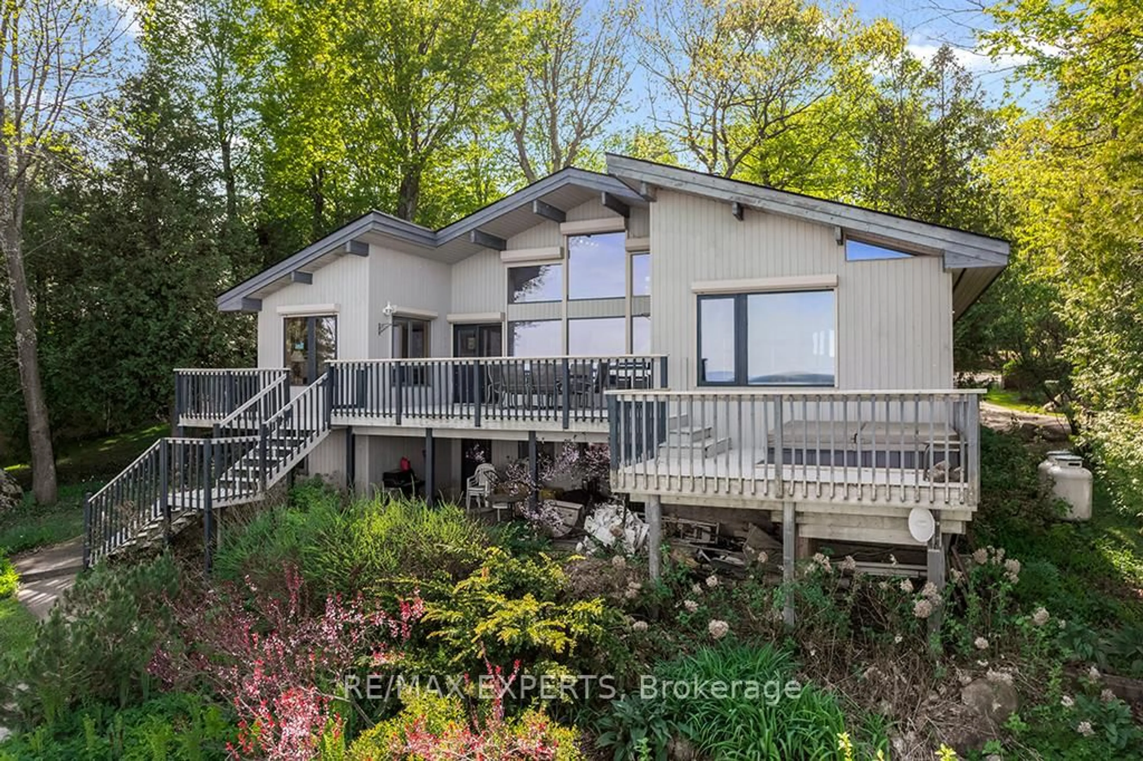 Home with vinyl exterior material, unknown for 341 Cedar Ave, Meaford Ontario N4L 1E5