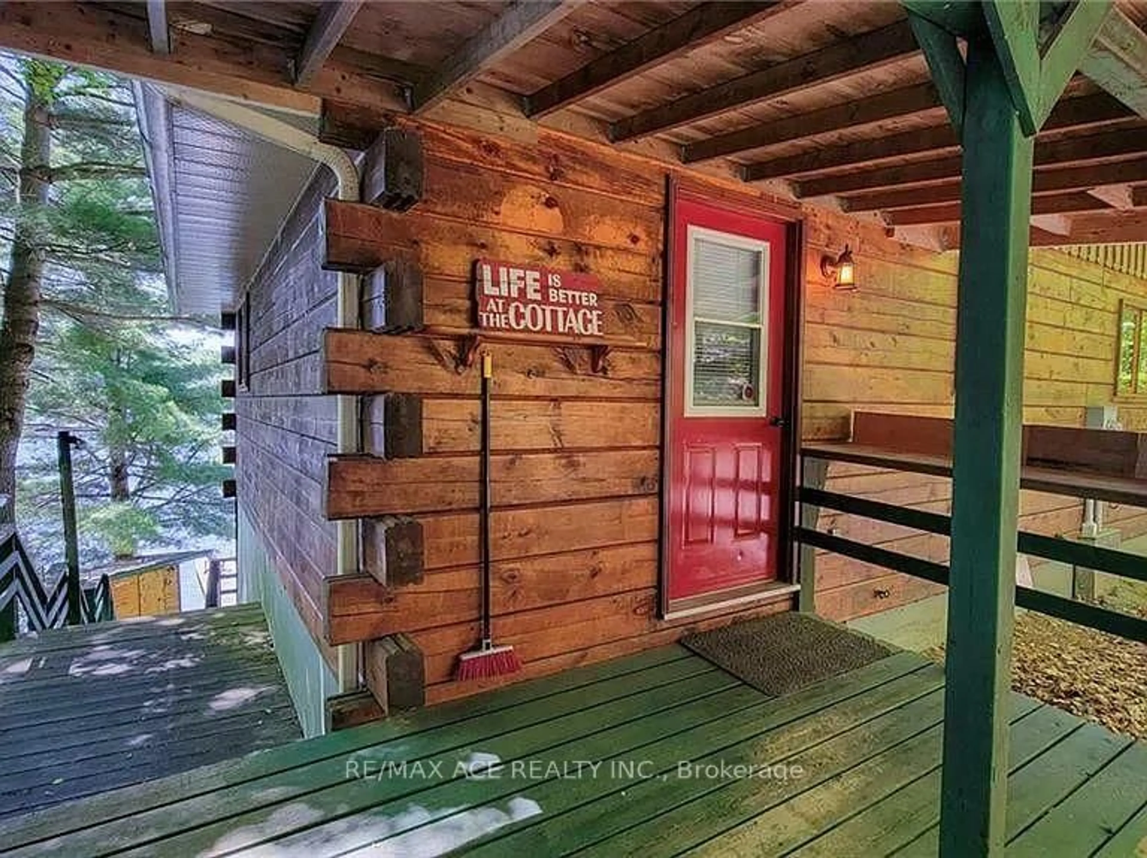 Indoor entryway for 253 Faradale Dr, Bancroft Ontario K0L 1C0