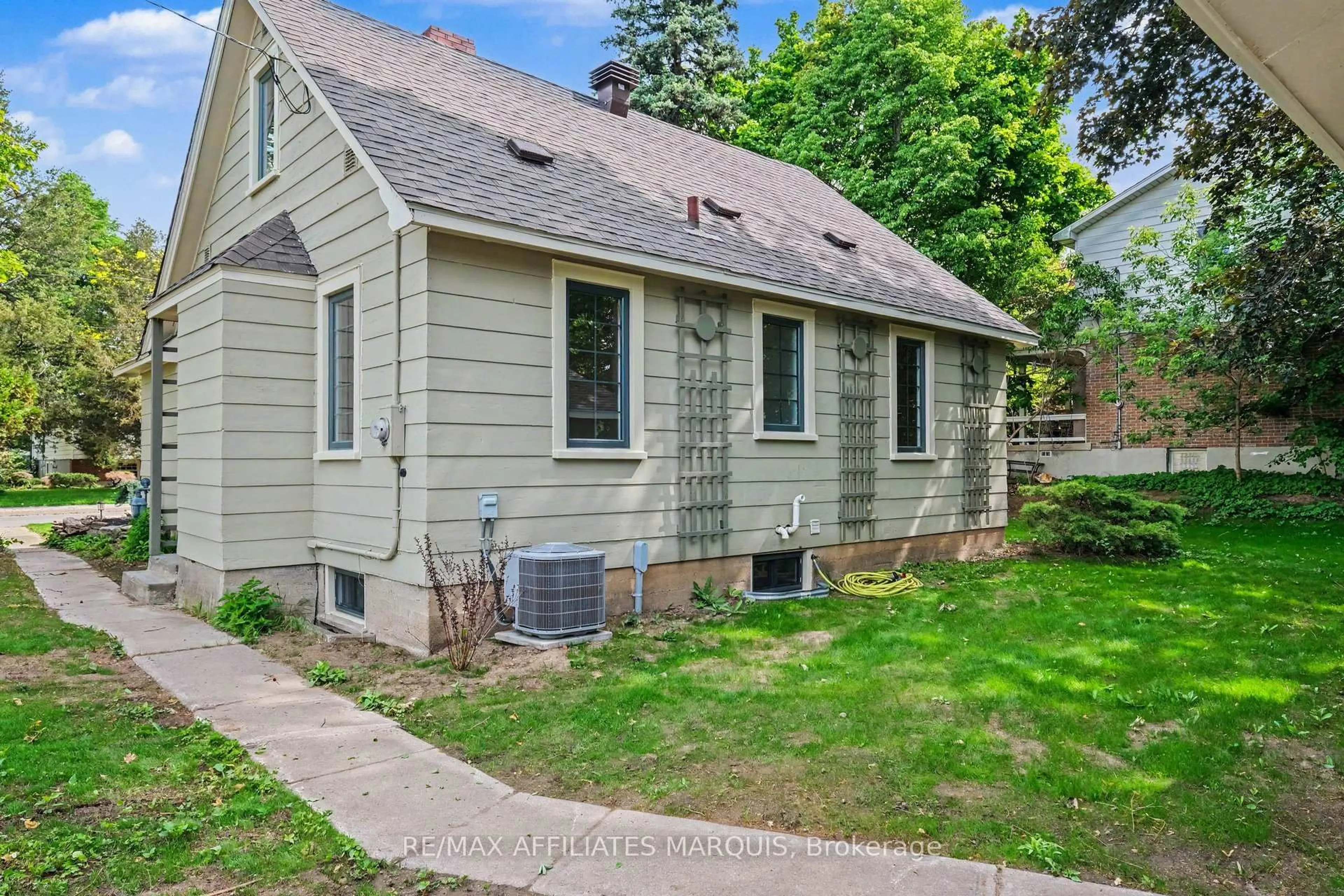 Home with vinyl exterior material, street for 55 Church St, Smiths Falls Ontario K7A 1R1