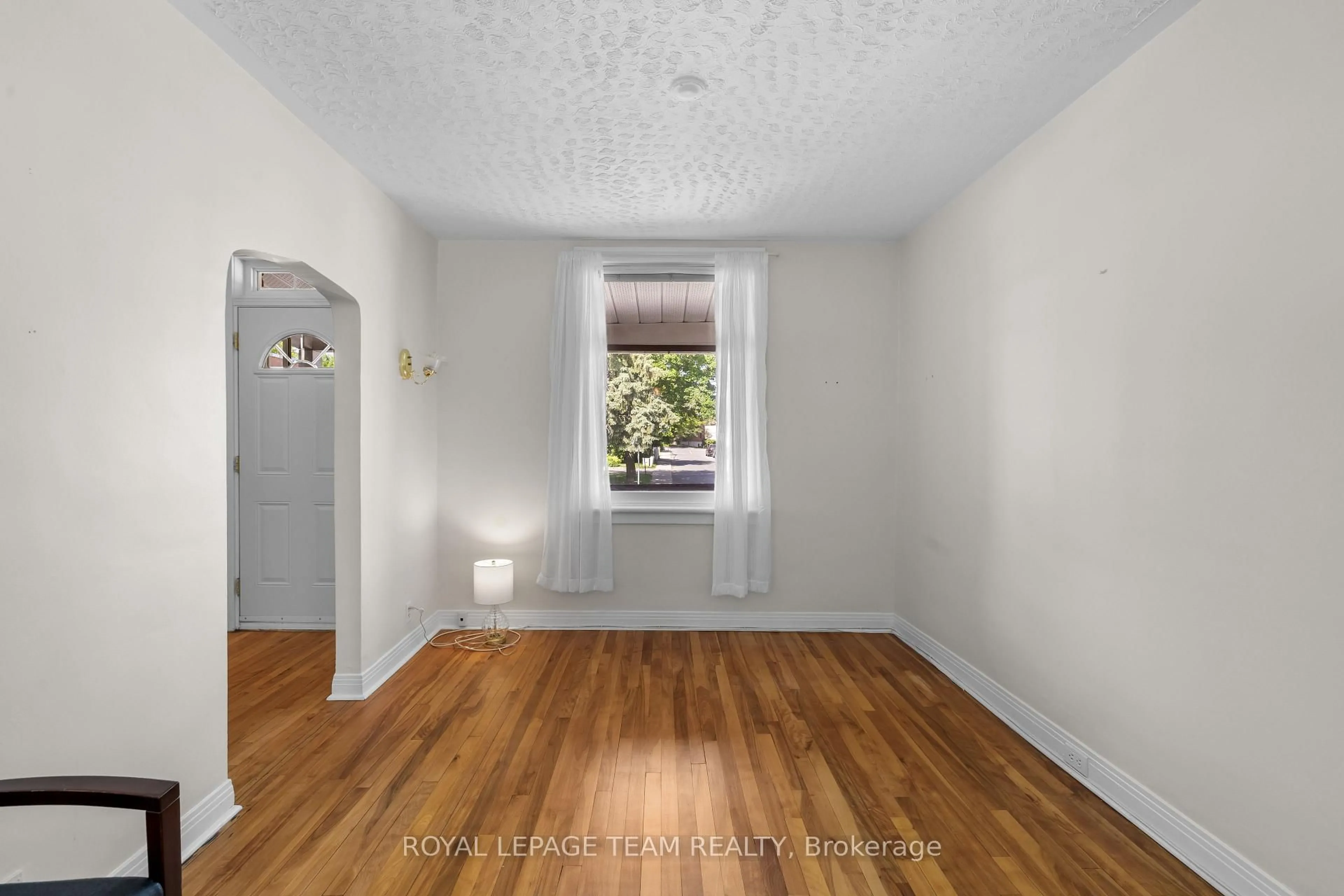 A pic of a room for 35 Springfield Rd, Ottawa Ontario K1M 1C8
