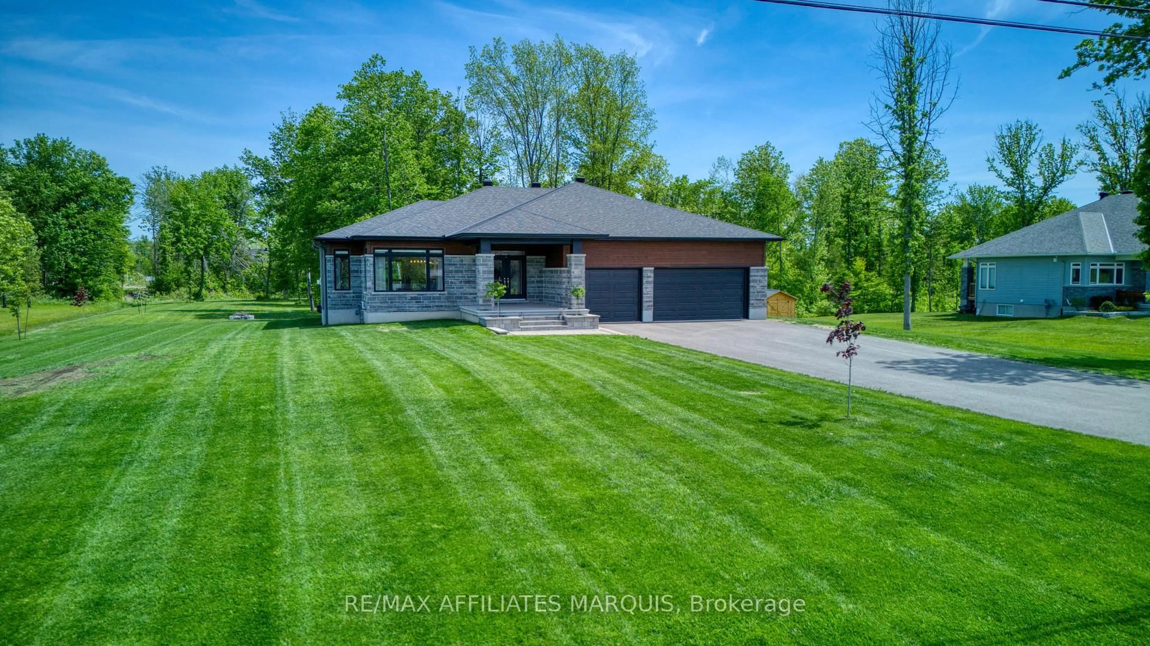 A pic from outside/outdoor area/front of a property/back of a property/a pic from drone, street for 27 Diane Dr, Rideau Lakes Ontario K7A 4S5