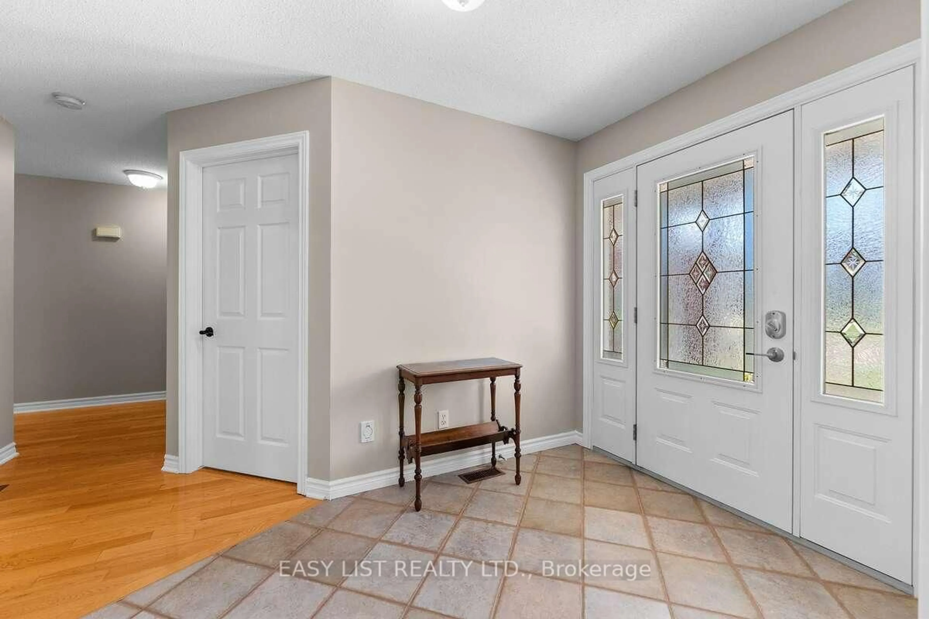 Indoor entryway for 143 Poplar Ridge Rd, Pembroke Ontario K8A 8K3