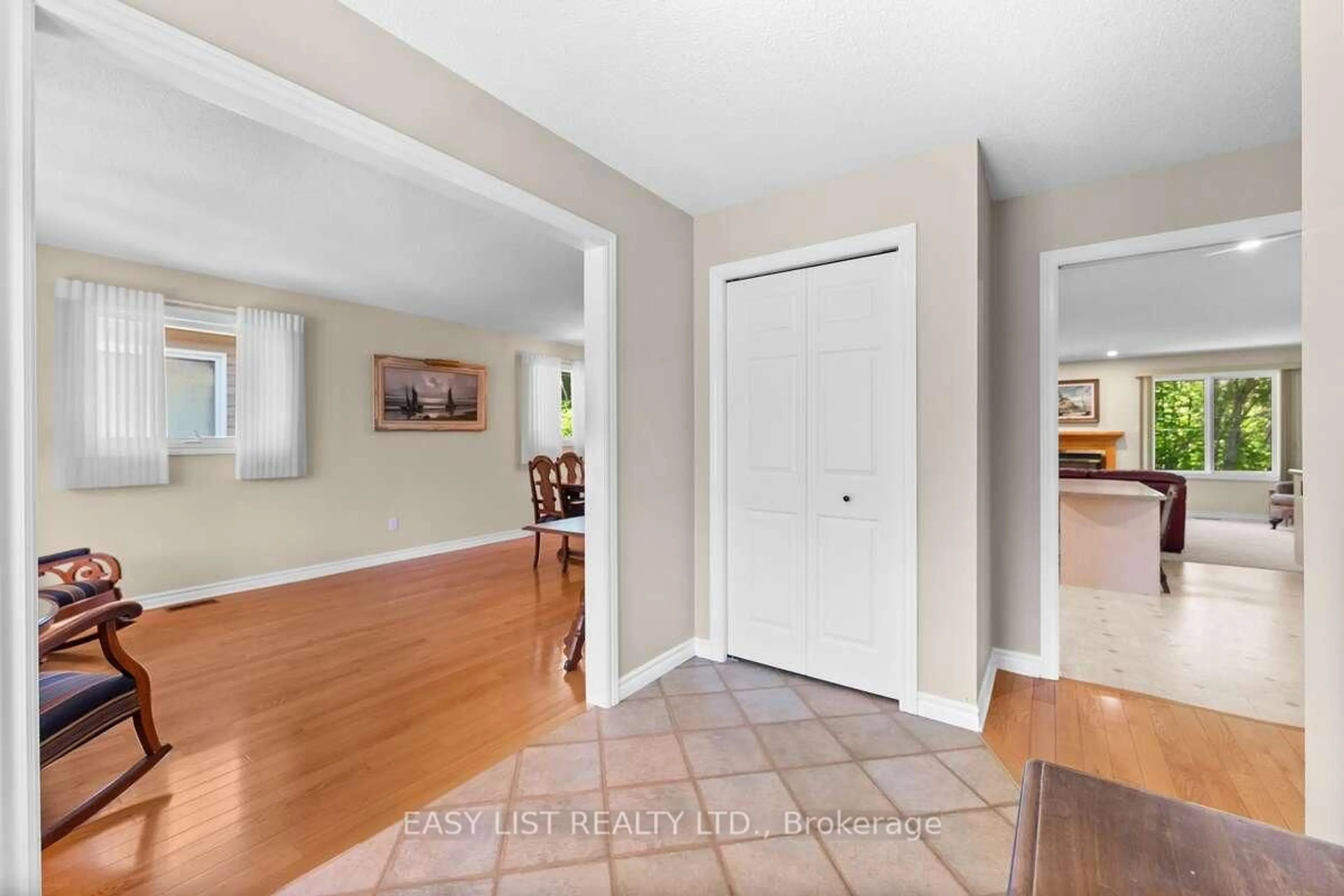 Indoor entryway for 143 Poplar Ridge Rd, Pembroke Ontario K8A 8K3