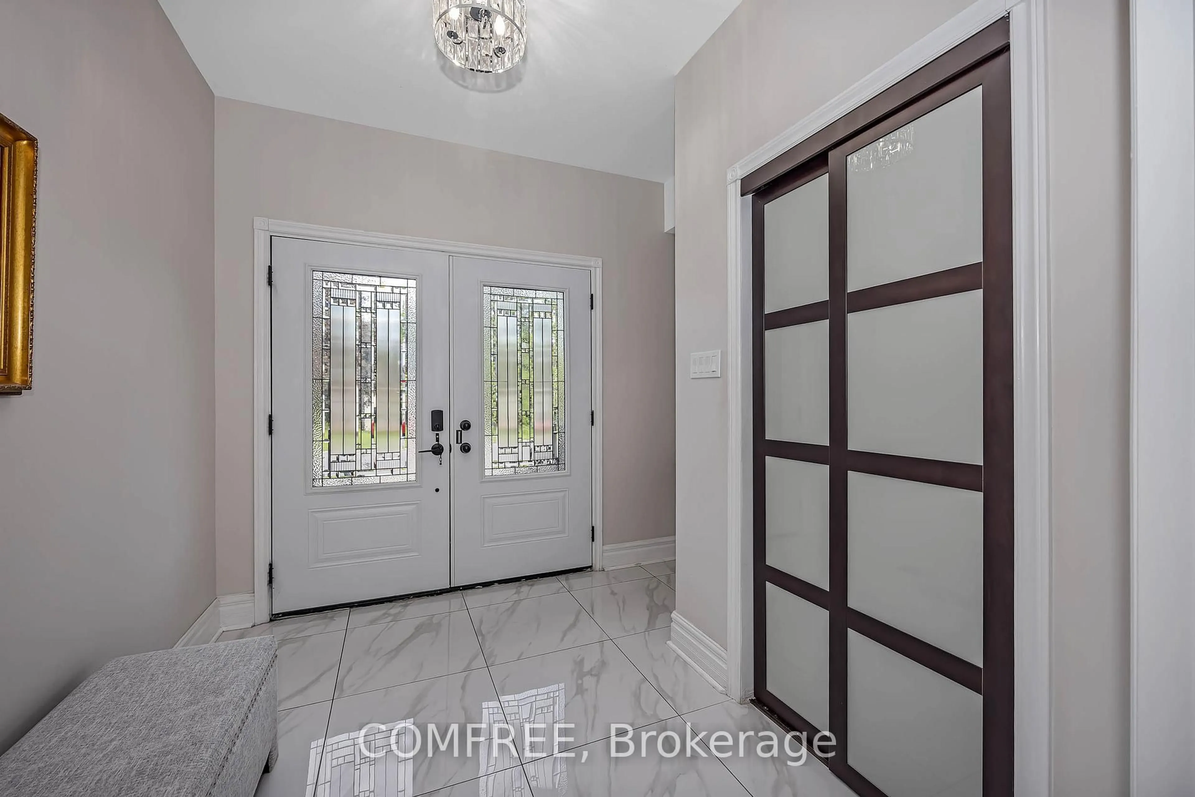 Indoor entryway for 1385 McMahon Ave, Ottawa Ontario K1T 1C2