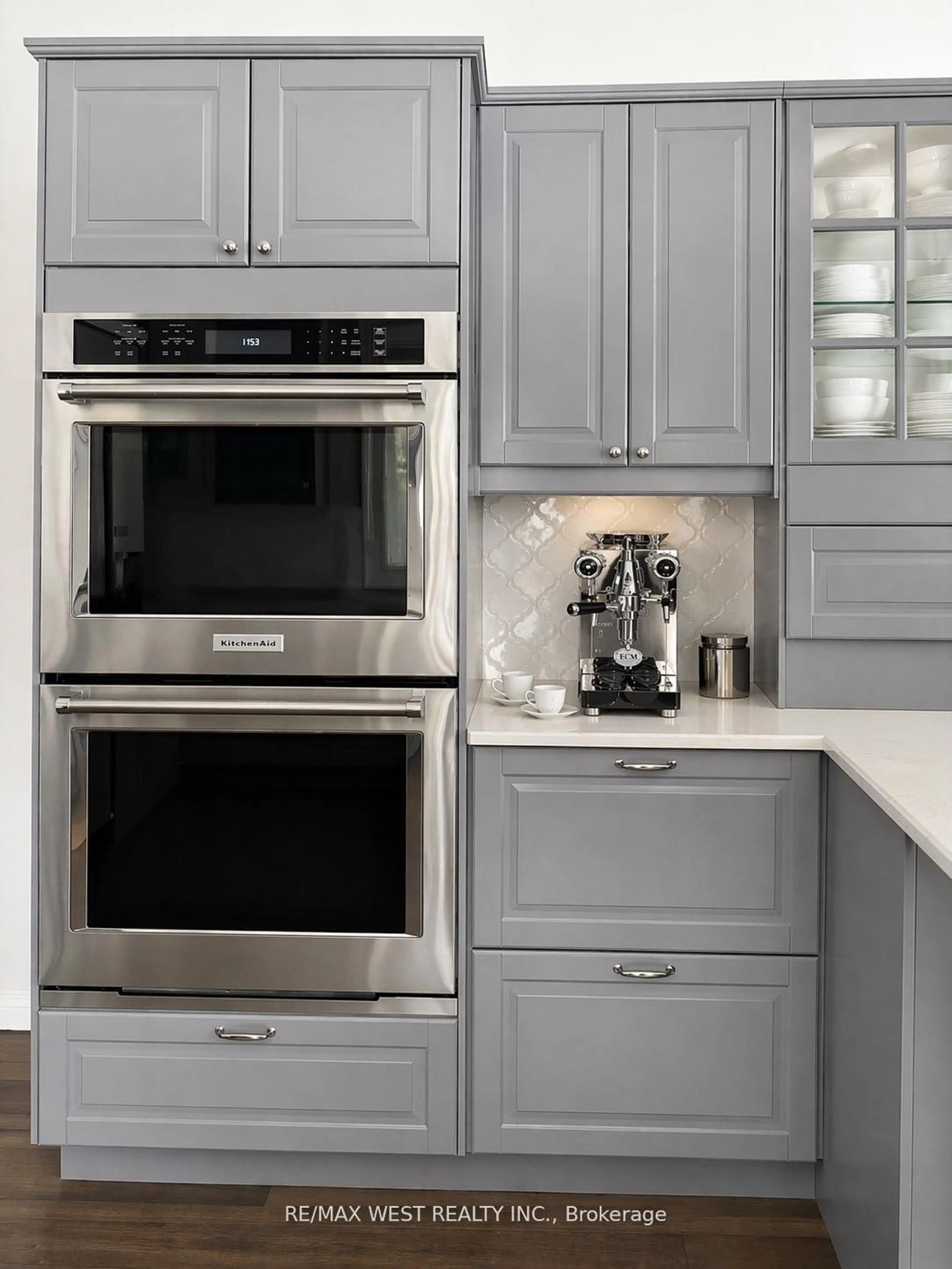 Contemporary kitchen, unknown for 26 Hostein Dr, Hamilton Ontario L9G 2S5
