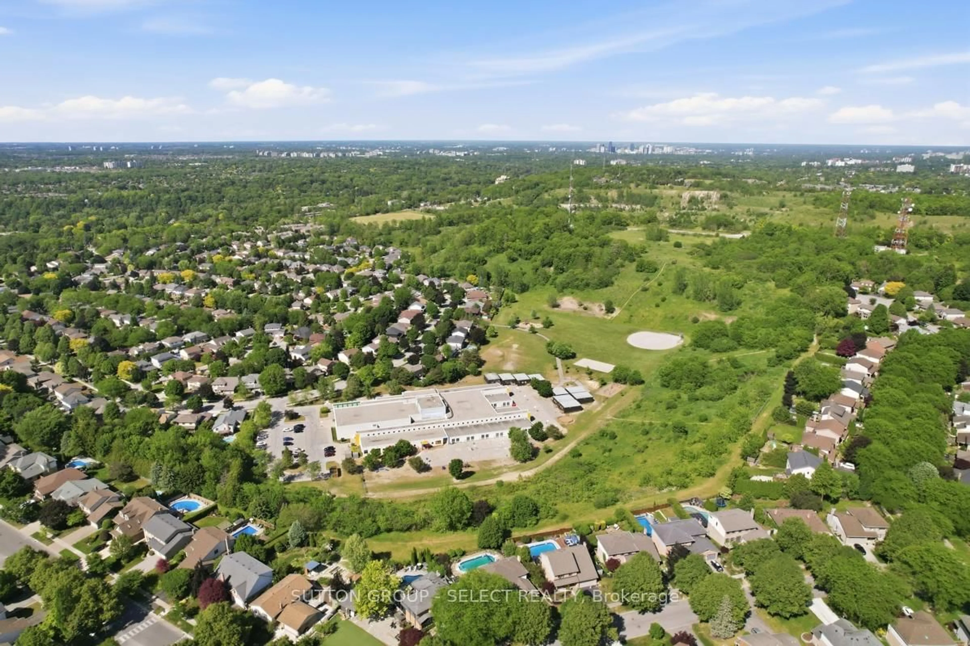 A pic from outside/outdoor area/front of a property/back of a property/a pic from drone, mountain view for 8 Somerset Cres, London South Ontario N6K 3M2