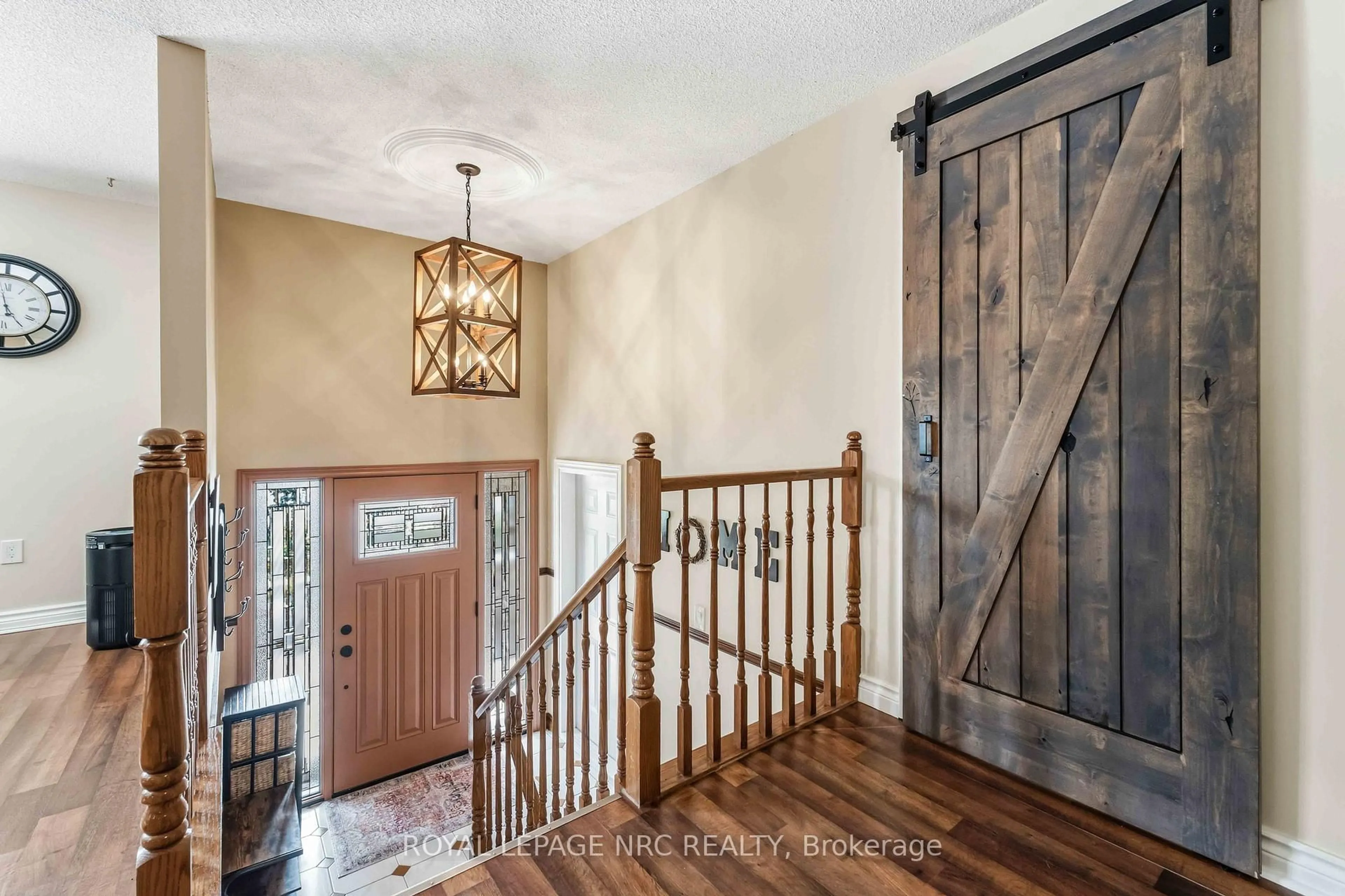 Indoor entryway for 3821 19th St, Lincoln Ontario L0R 1S0